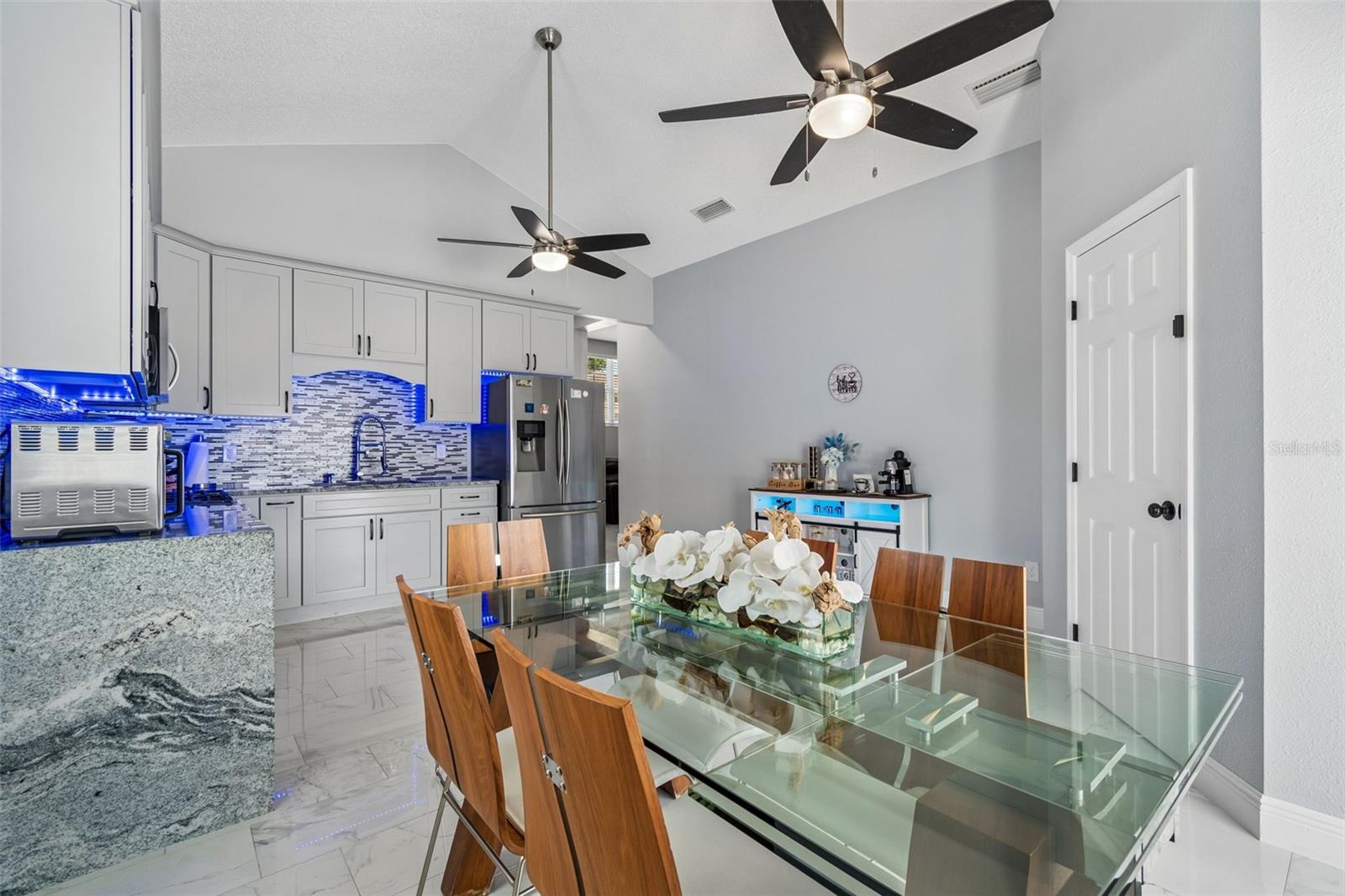 Image 54 of 95 For 5117 Lincoln Avenue