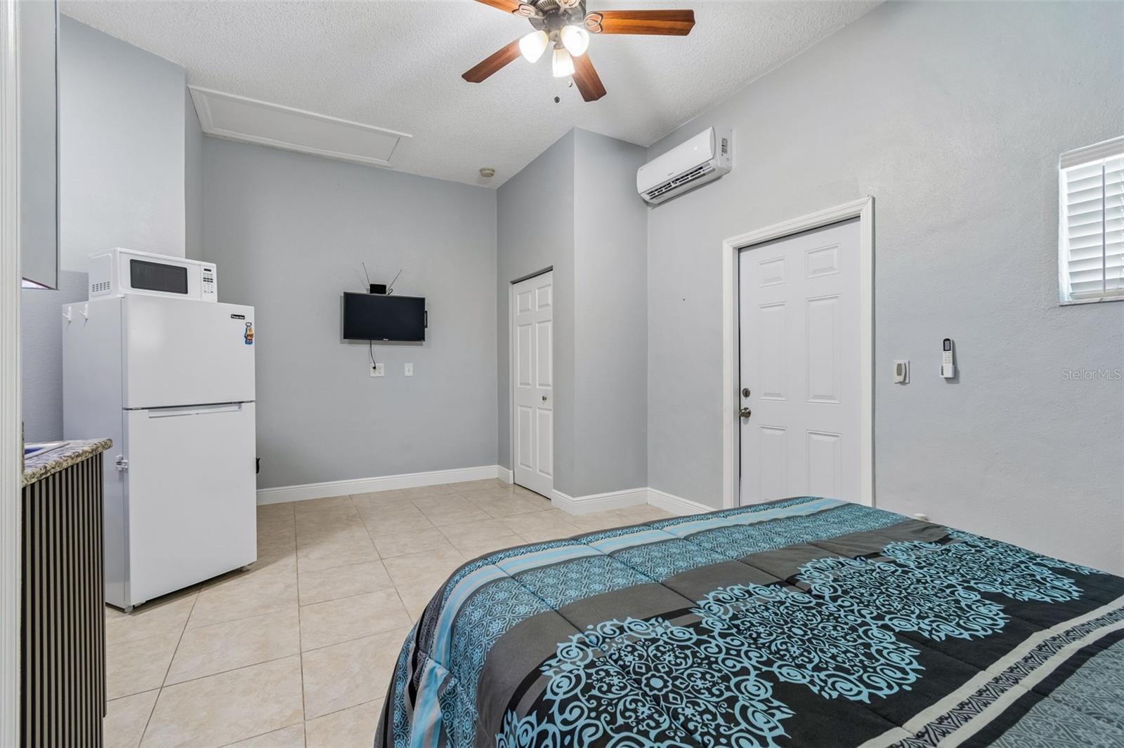 Image 62 of 95 For 5117 Lincoln Avenue