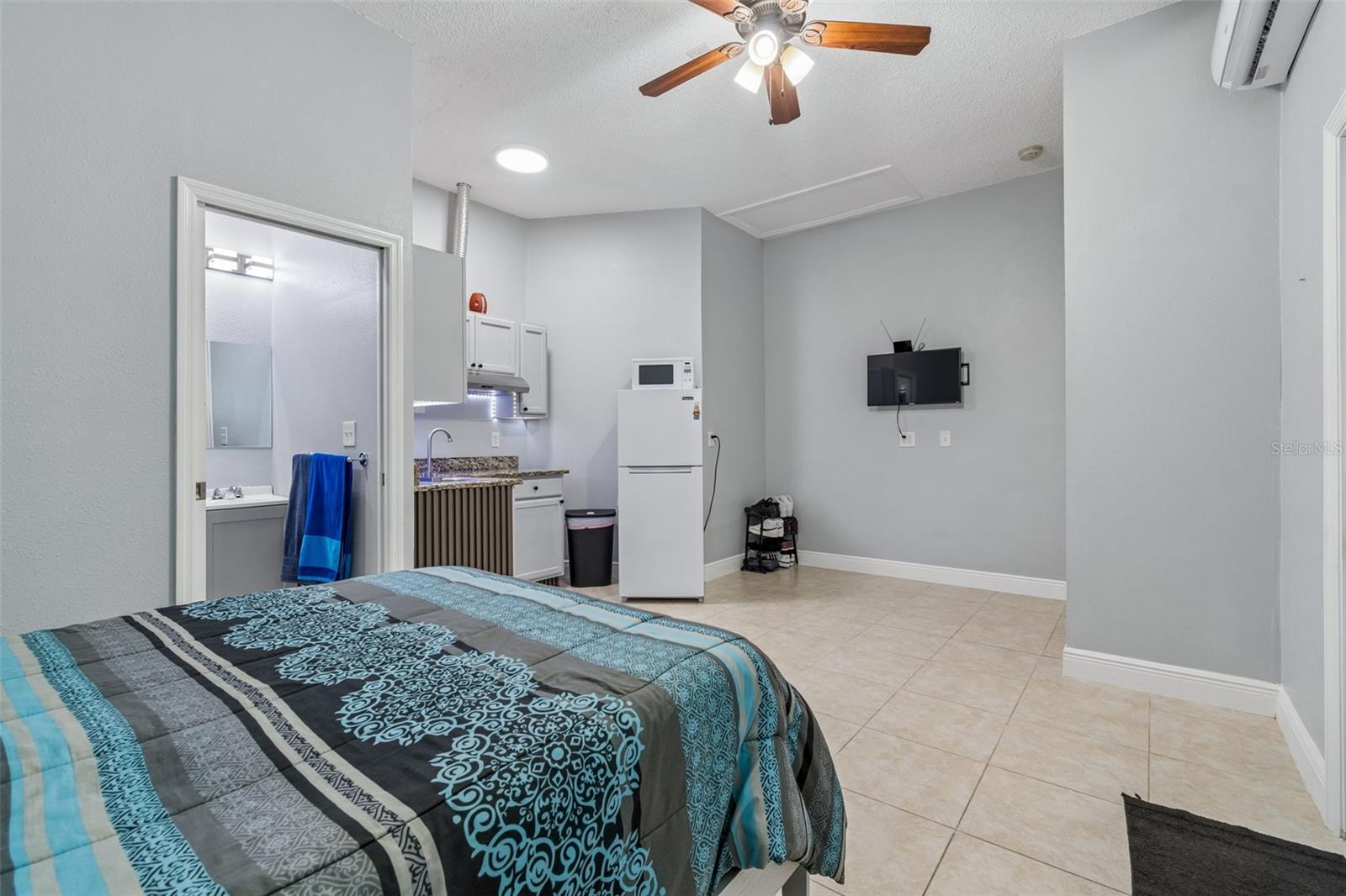 Image 63 of 95 For 5117 Lincoln Avenue