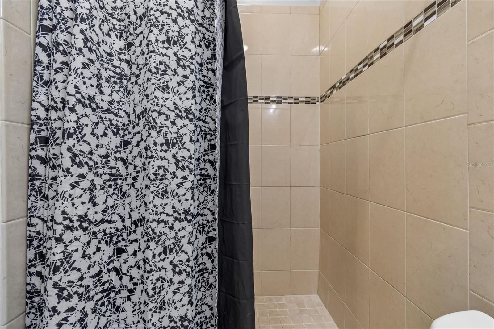 Image 65 of 95 For 5117 Lincoln Avenue