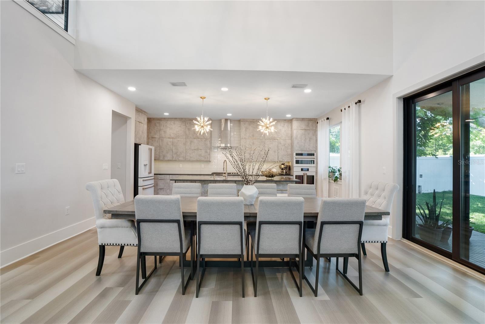 Listing photo id 14 for 2140 Catalina Drive