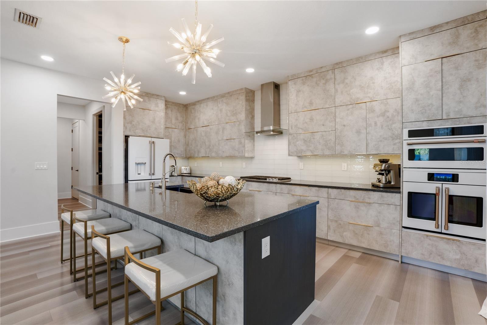 Listing photo id 20 for 2140 Catalina Drive