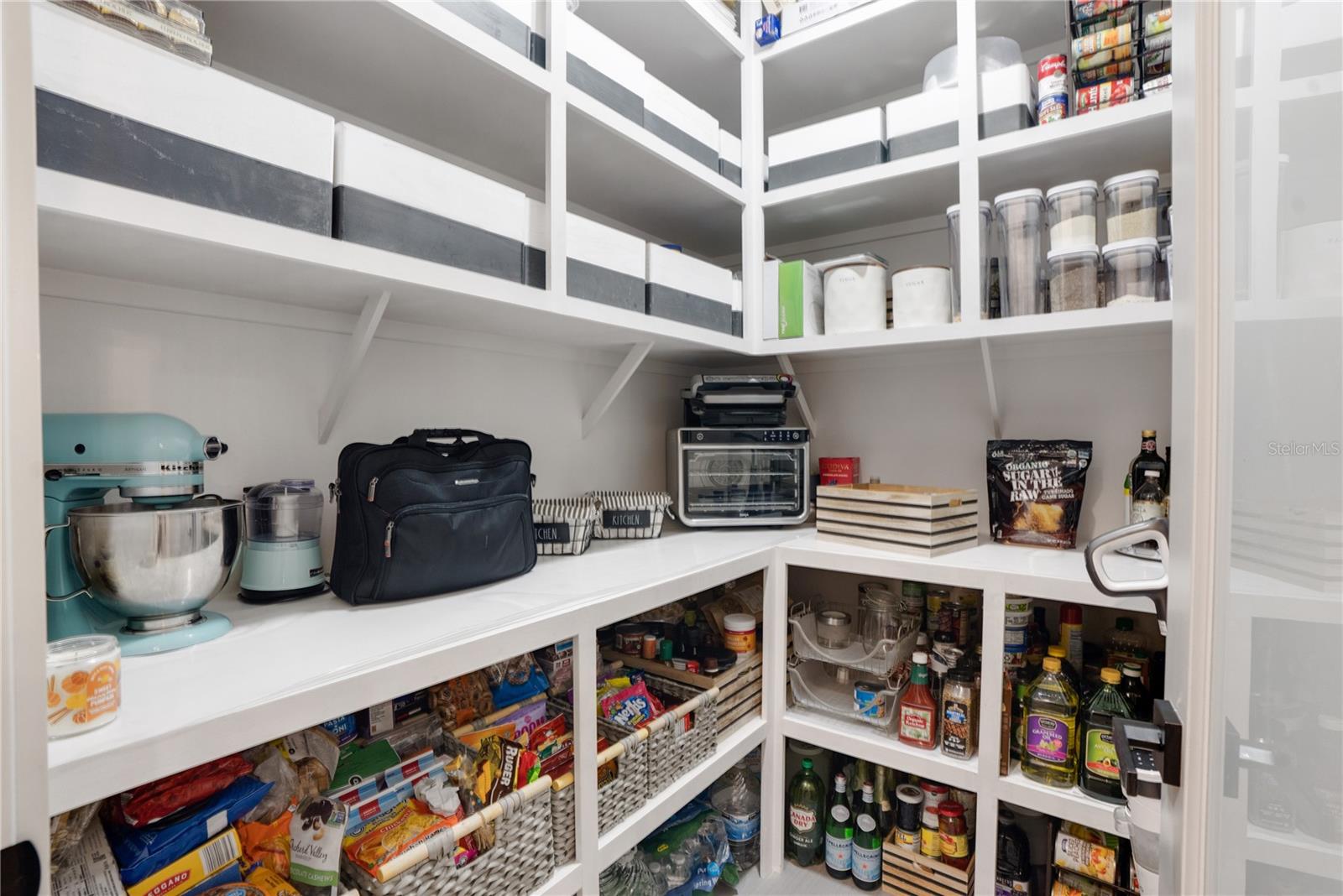 Listing photo id 21 for 2140 Catalina Drive