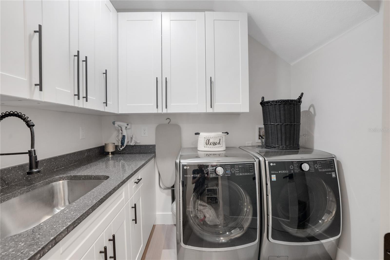 Listing photo id 22 for 2140 Catalina Drive