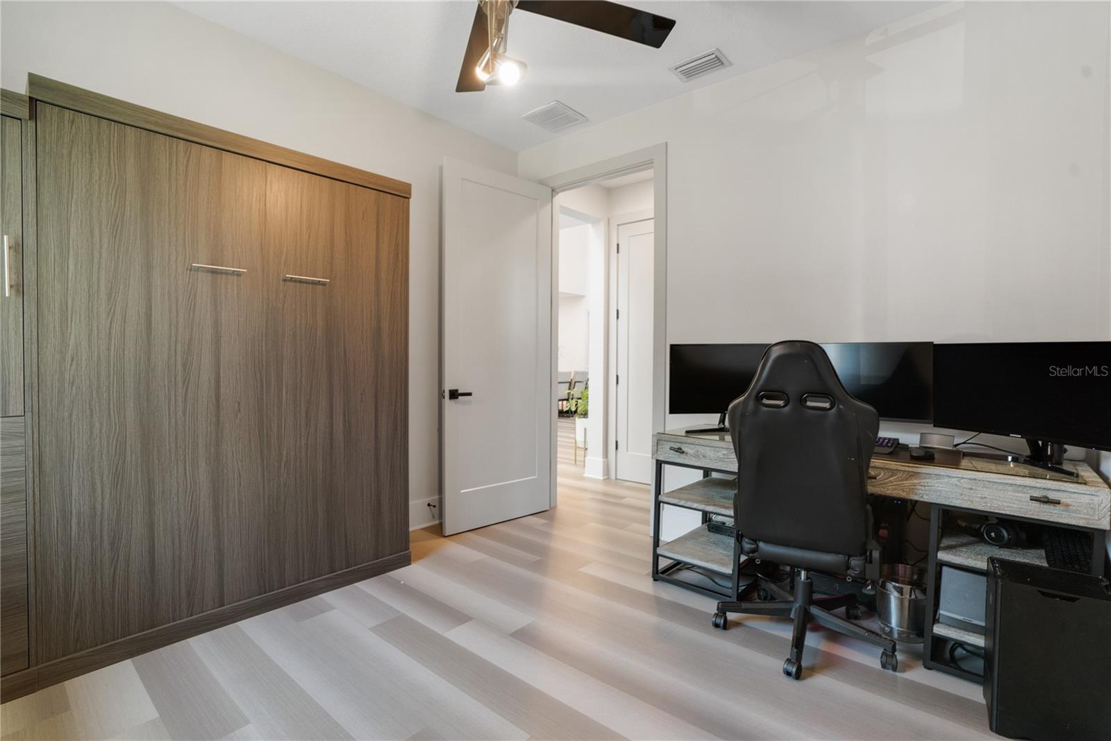 Listing photo id 24 for 2140 Catalina Drive