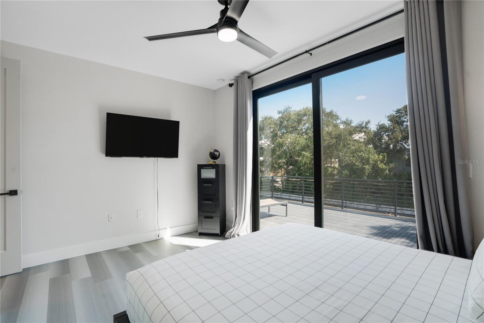 Listing photo id 29 for 2140 Catalina Drive