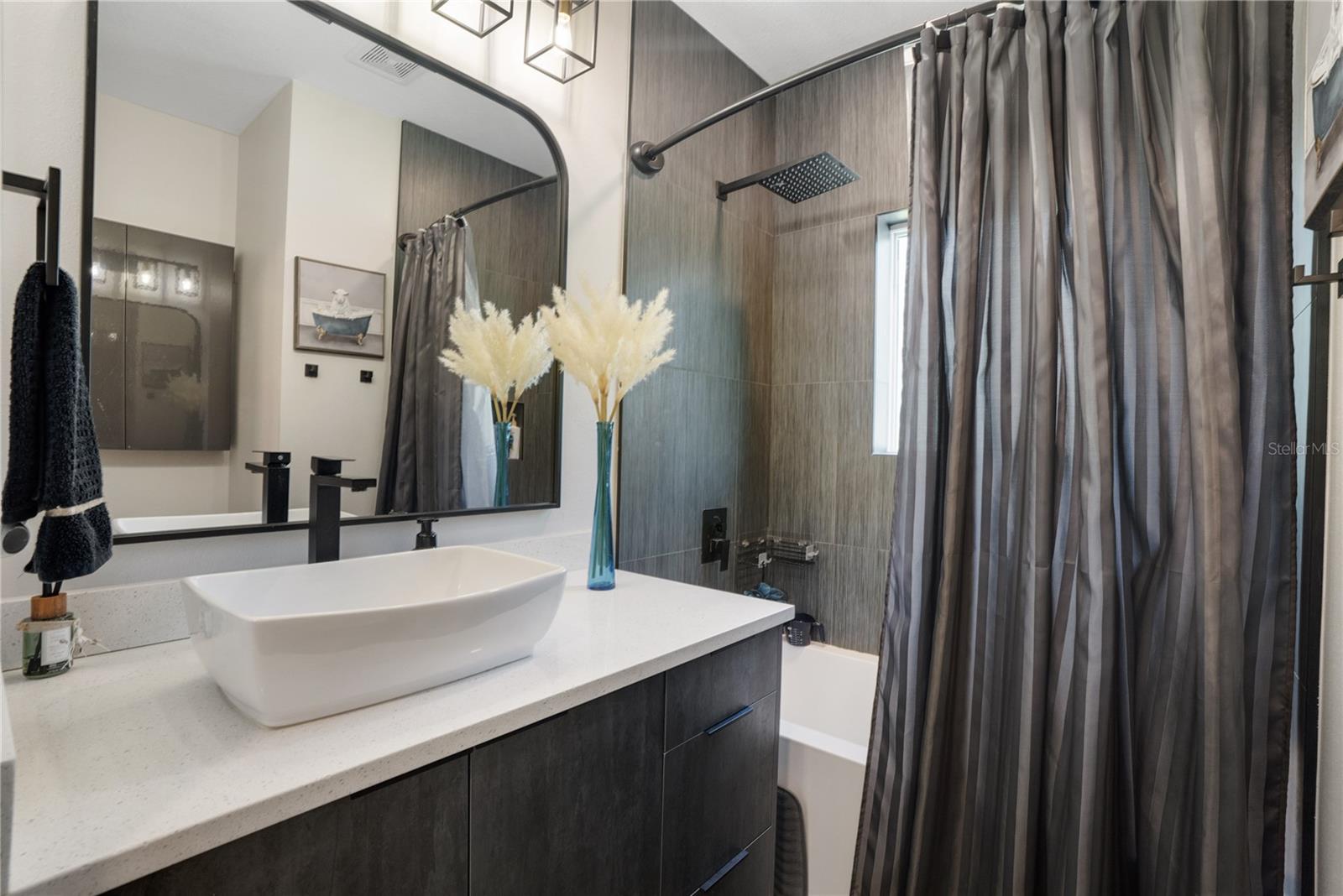 Listing photo id 31 for 2140 Catalina Drive