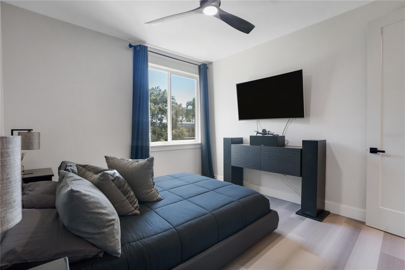 Listing photo id 36 for 2140 Catalina Drive