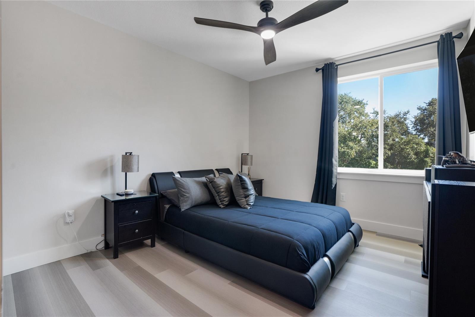 Listing photo id 37 for 2140 Catalina Drive