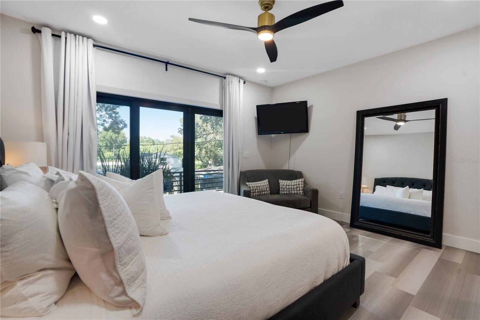 Listing photo id 41 for 2140 Catalina Drive