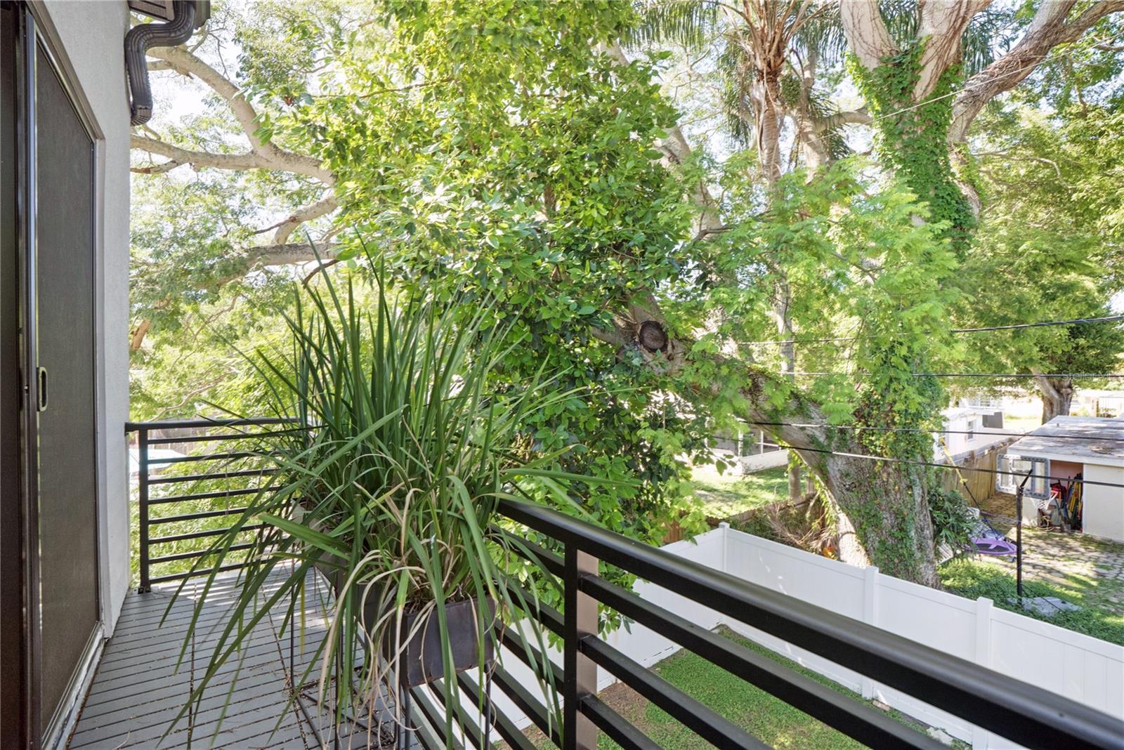 Listing photo id 43 for 2140 Catalina Drive