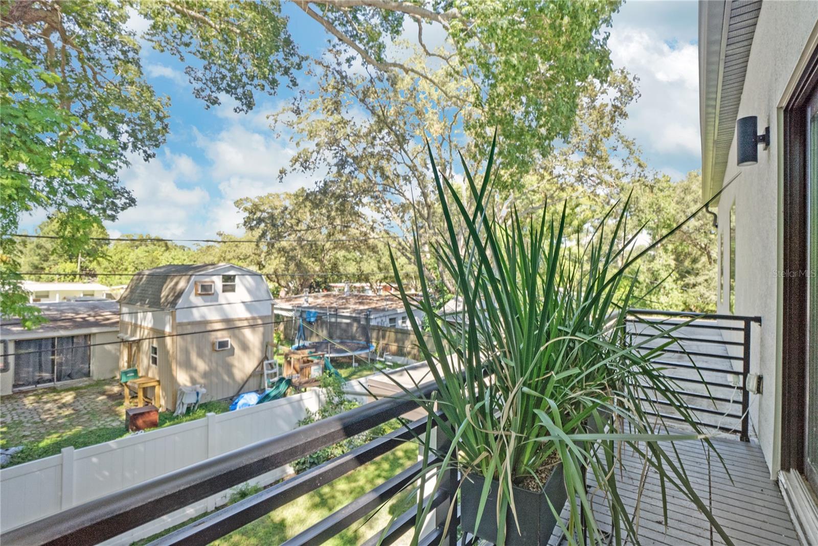 Listing photo id 44 for 2140 Catalina Drive