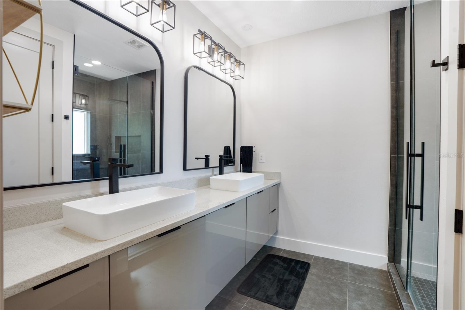 Listing photo id 46 for 2140 Catalina Drive