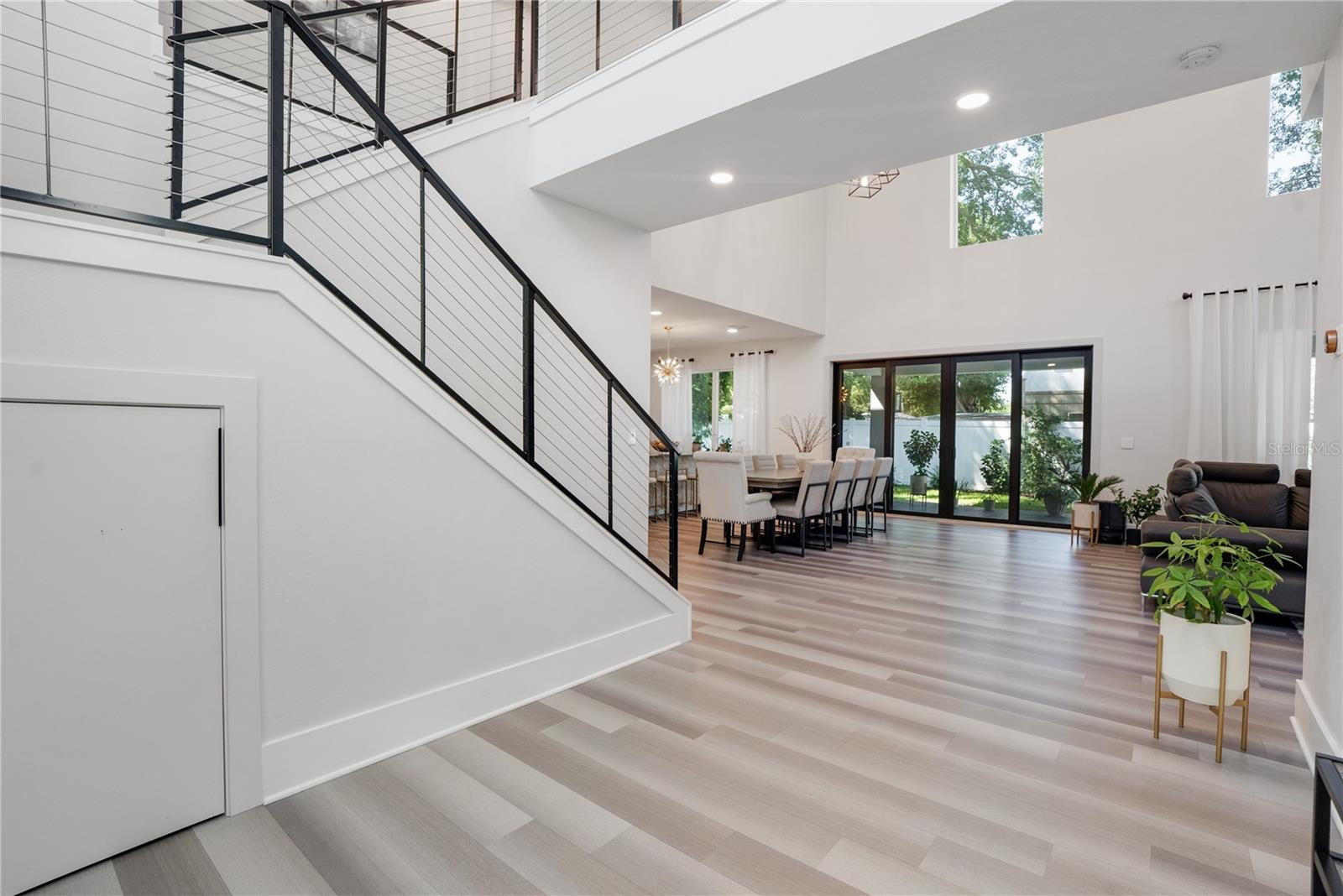 Listing photo id 3 for 2140 Catalina Drive