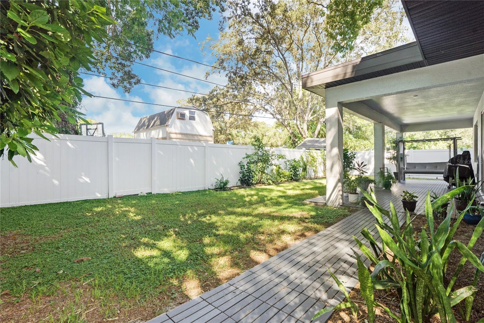 Listing photo id 50 for 2140 Catalina Drive