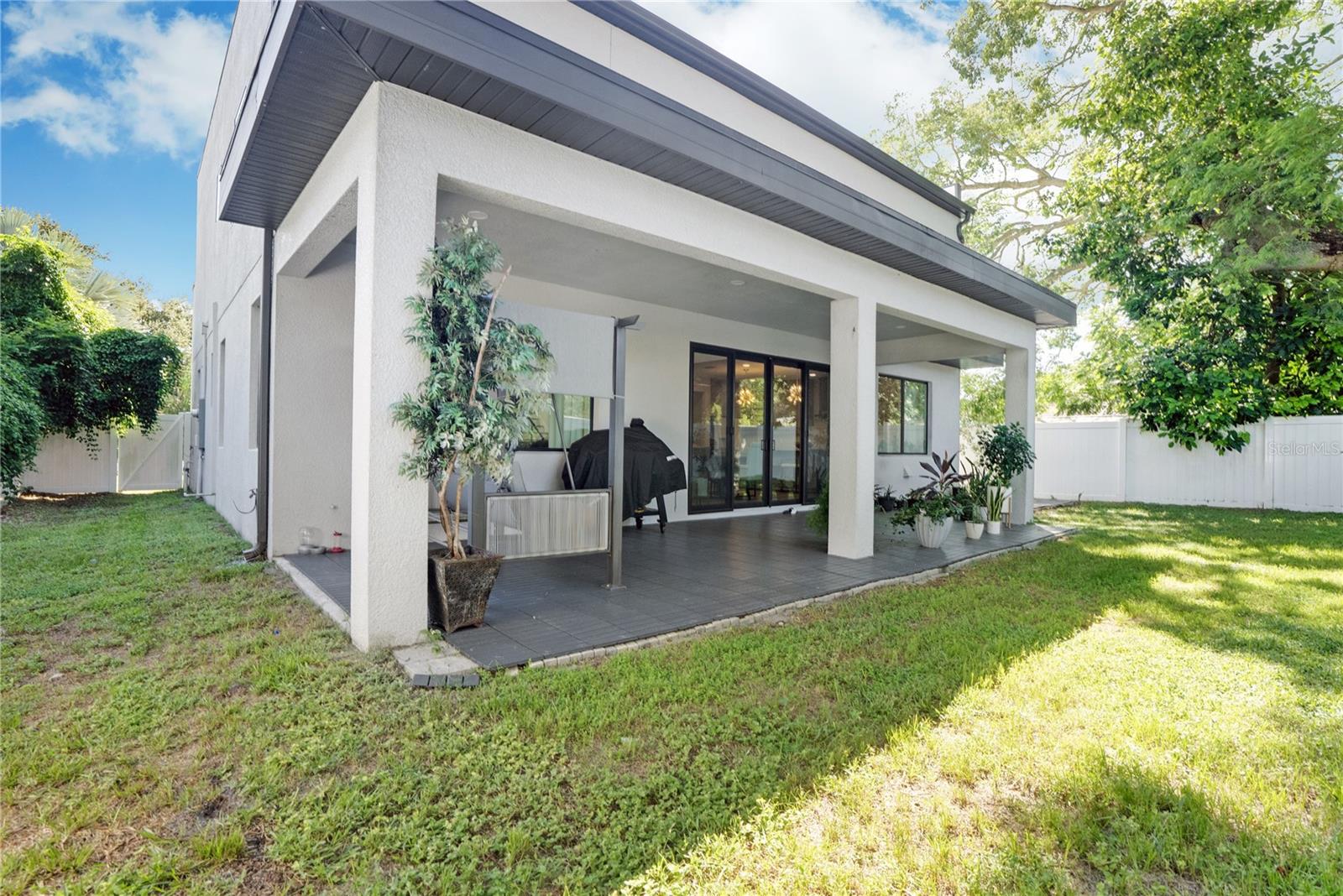 Listing photo id 52 for 2140 Catalina Drive