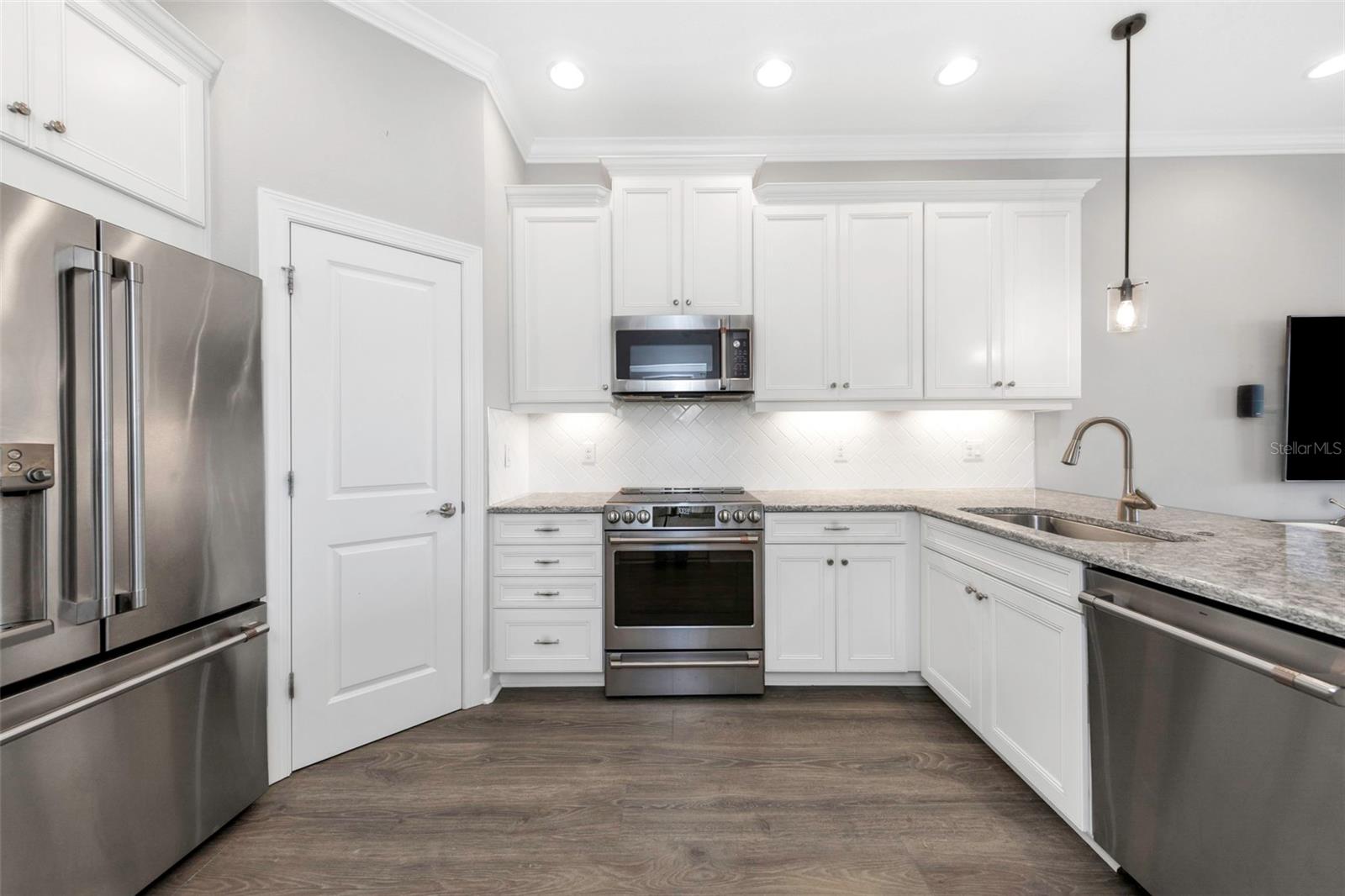 Image 6 of 47 For 4022 Rocky Shores Drive