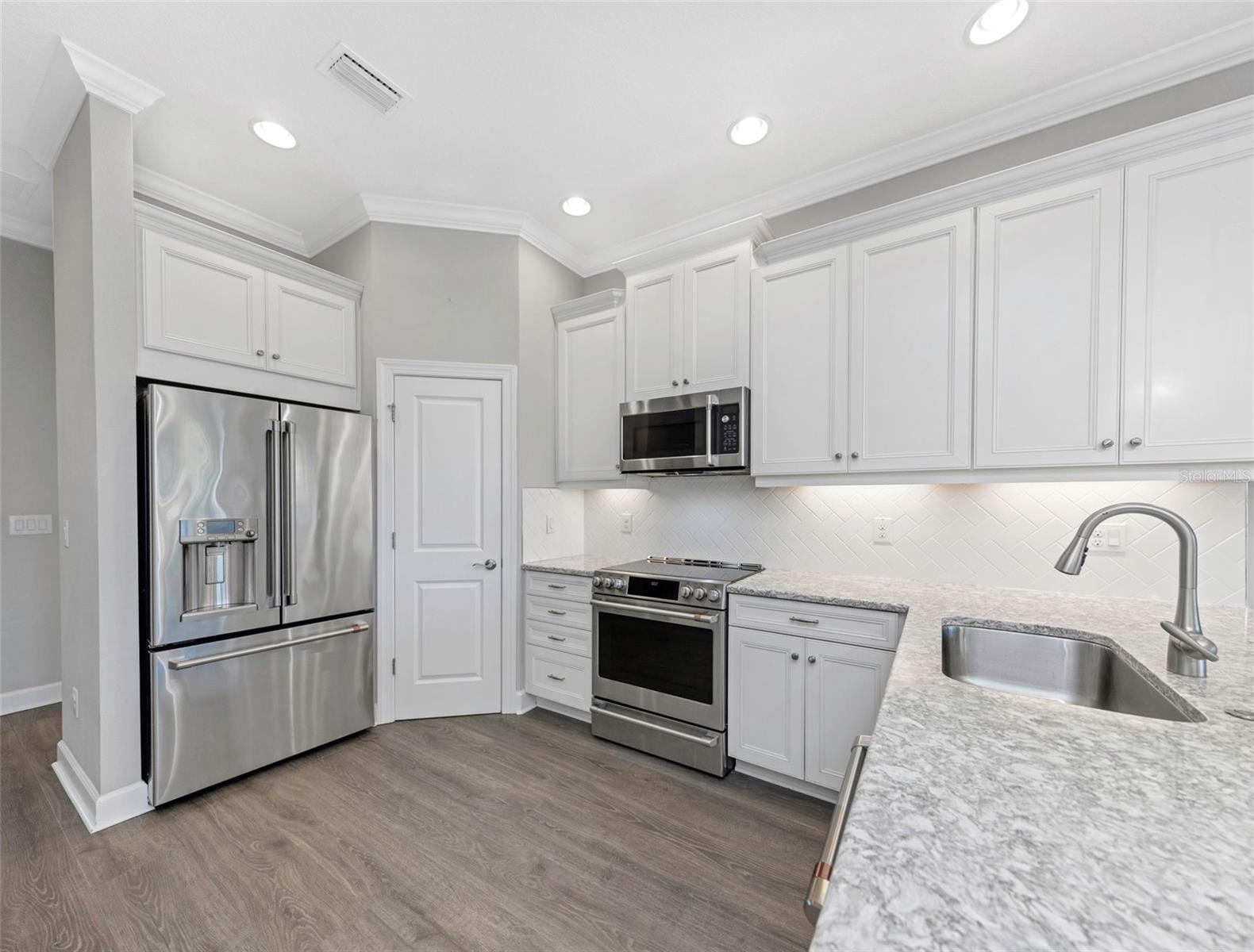 Image 8 of 47 For 4022 Rocky Shores Drive