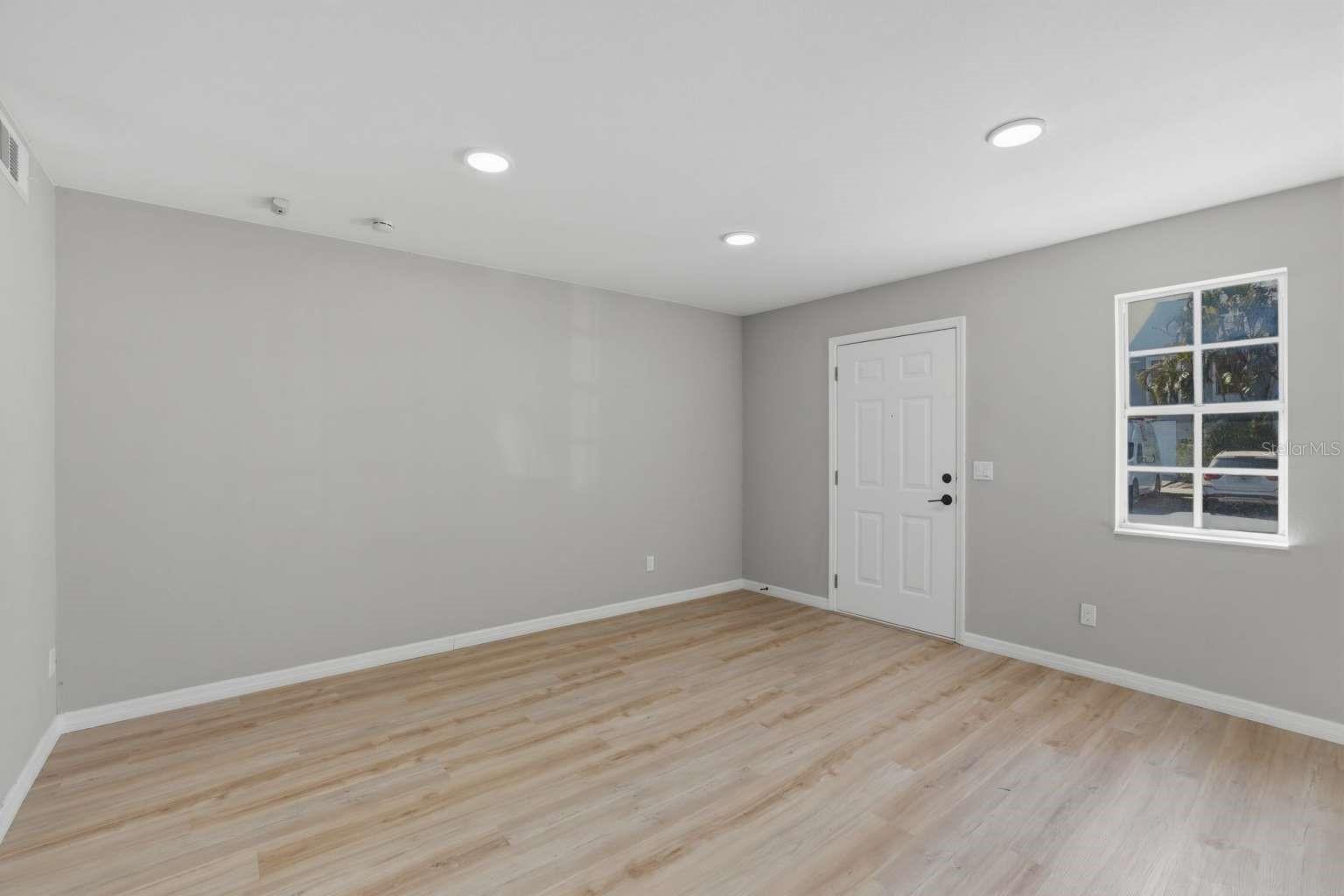 Image 5 of 27 For 6600 121st Avenue 3