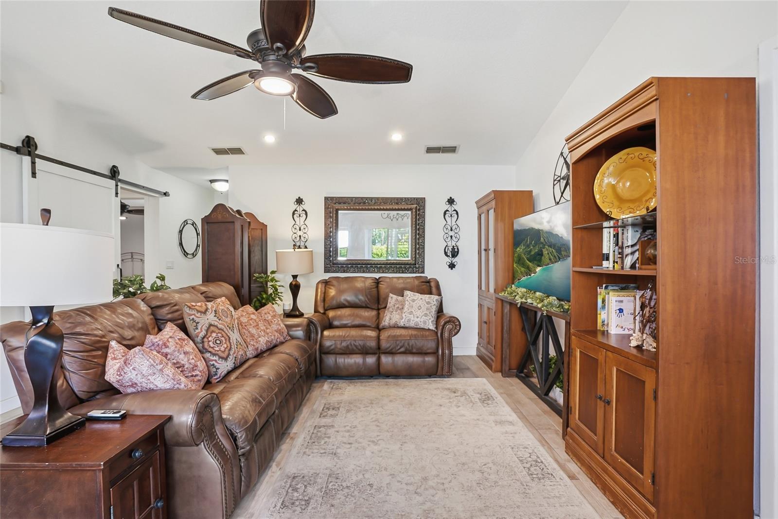 Image 16 of 35 For 554 Andorra Circle Ne