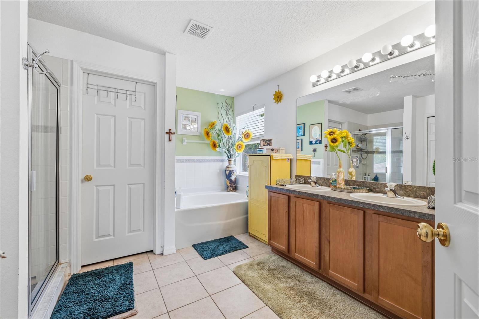 Image 21 of 38 For 18924 Fishermans Bend Drive