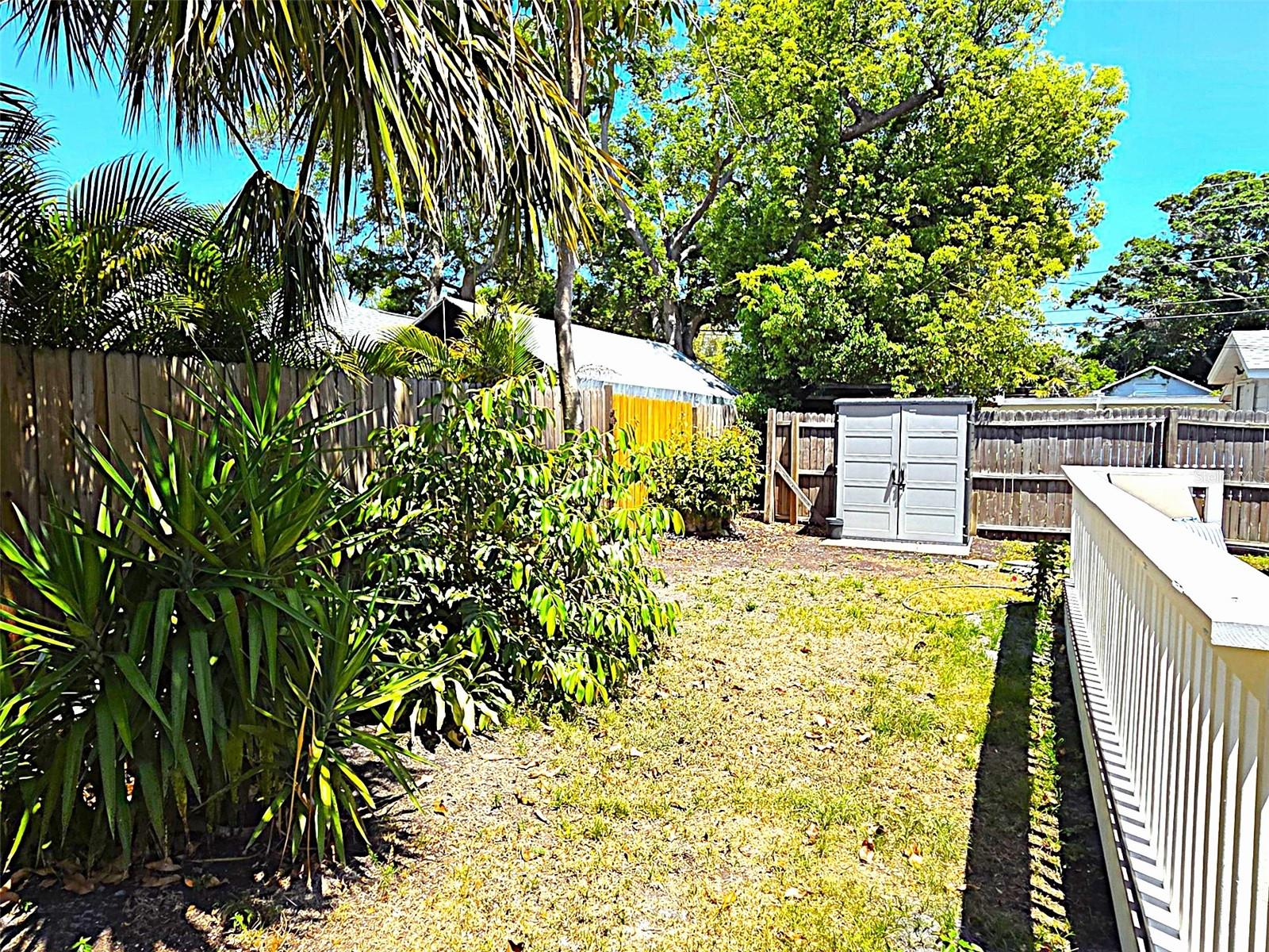 Image 35 of 44 For 5105 Tangerine Avenue S