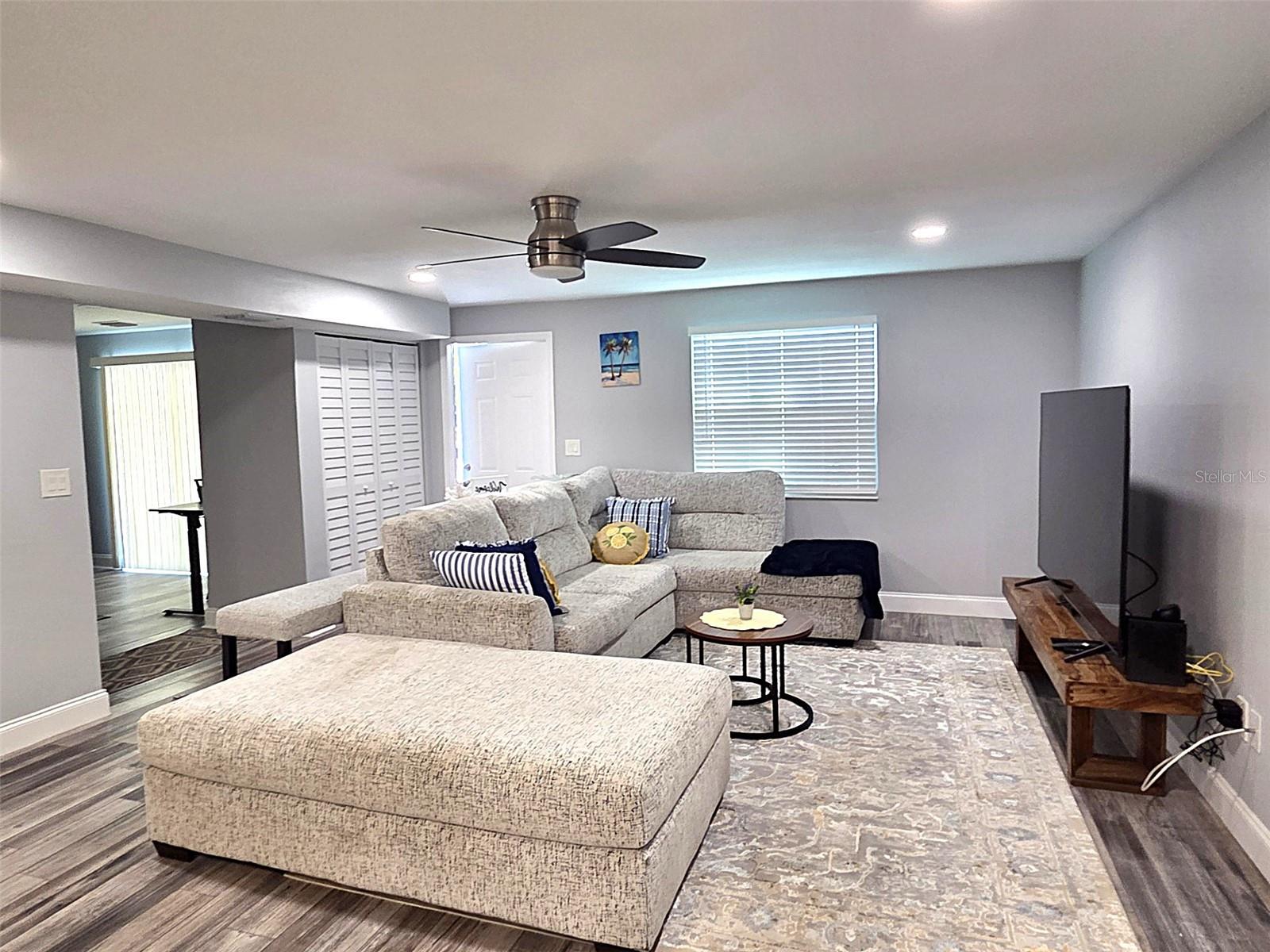 Image 4 of 44 For 5105 Tangerine Avenue S