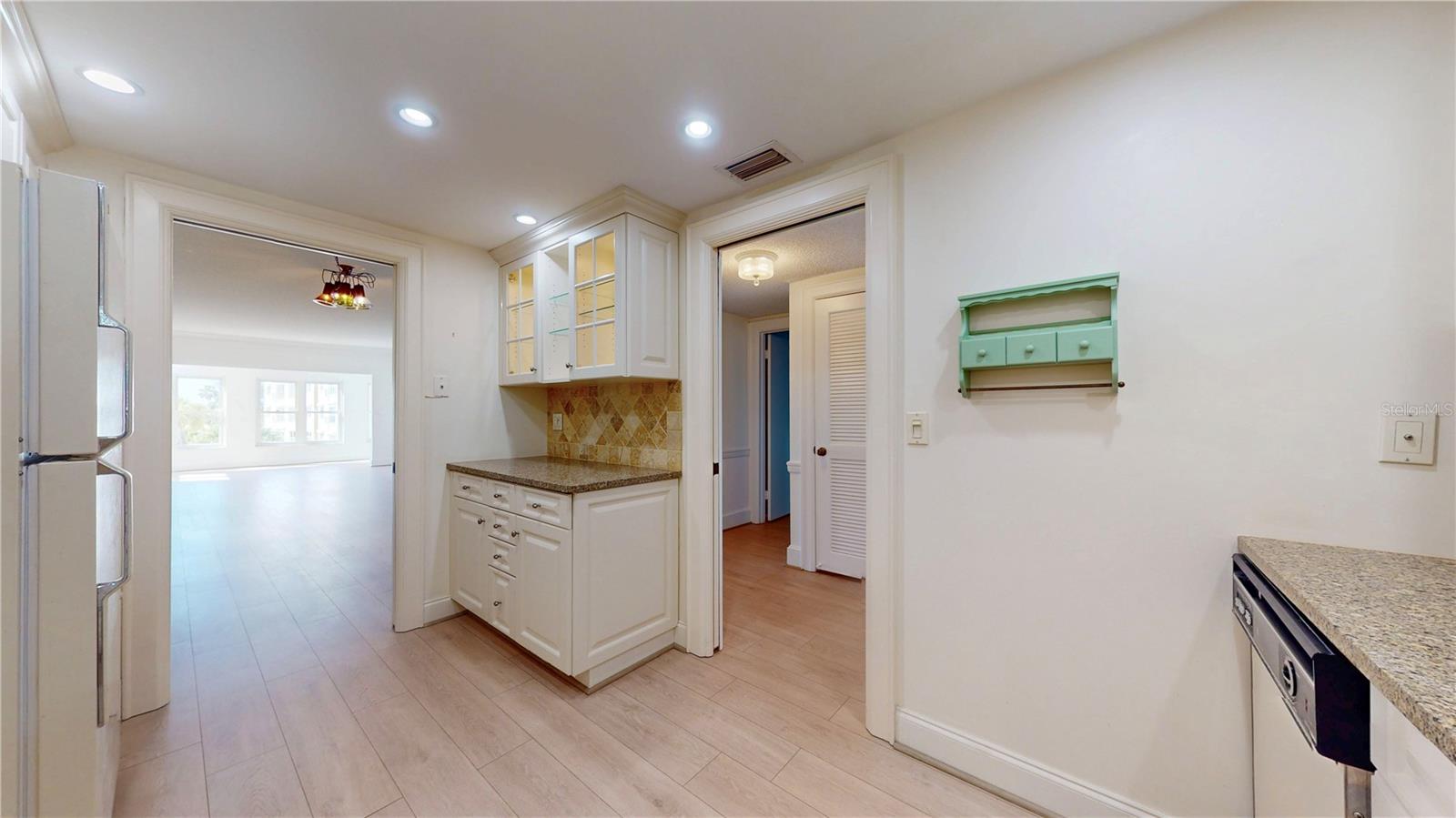 Image 31 of 51 For 4950 Gulf Boulevard 308