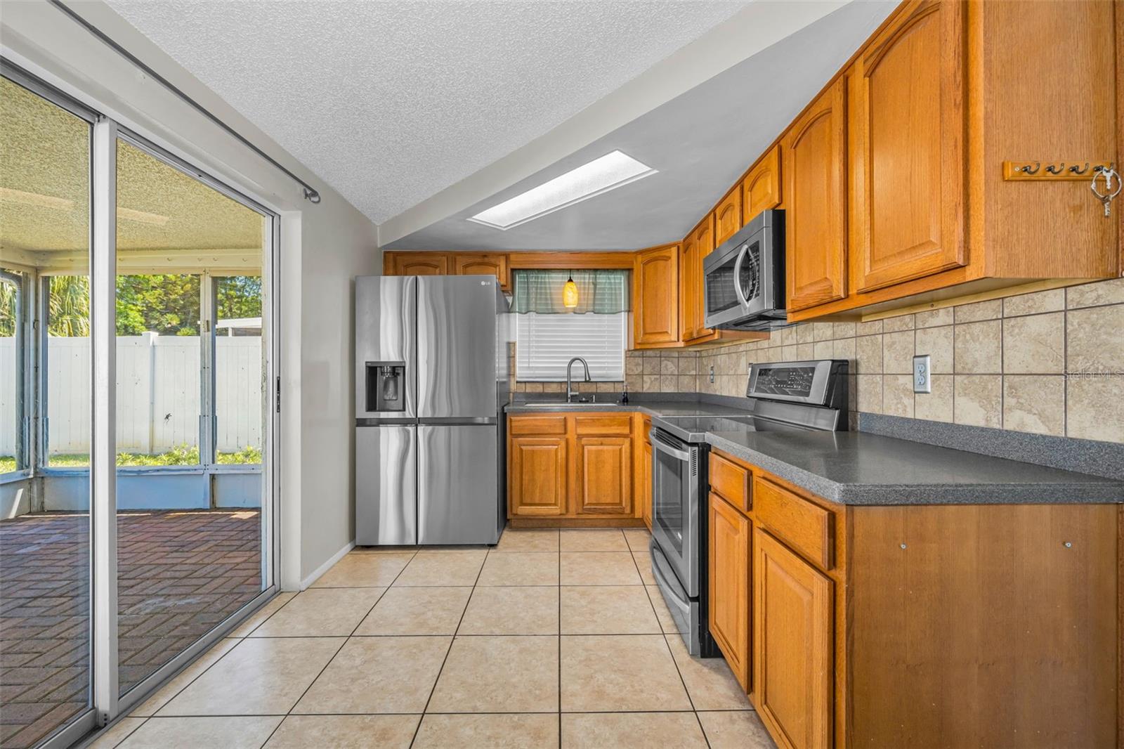 Listing photo id 12 for 1184 Chelsea Lane