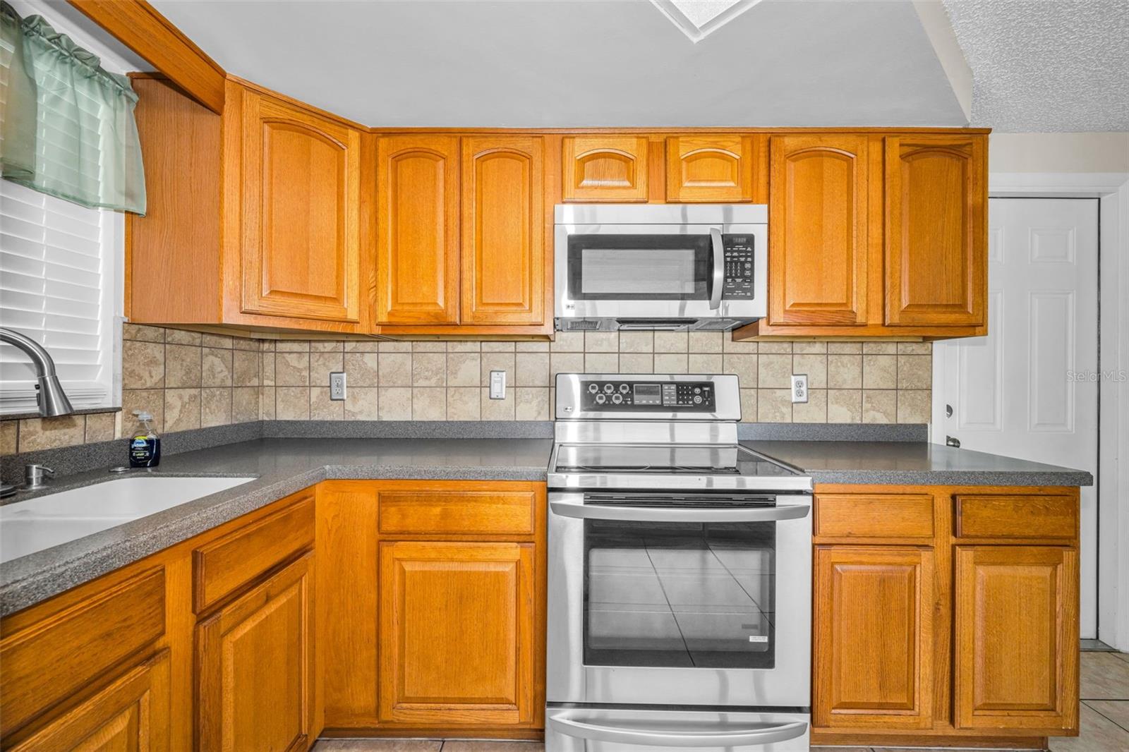 Listing photo id 15 for 1184 Chelsea Lane