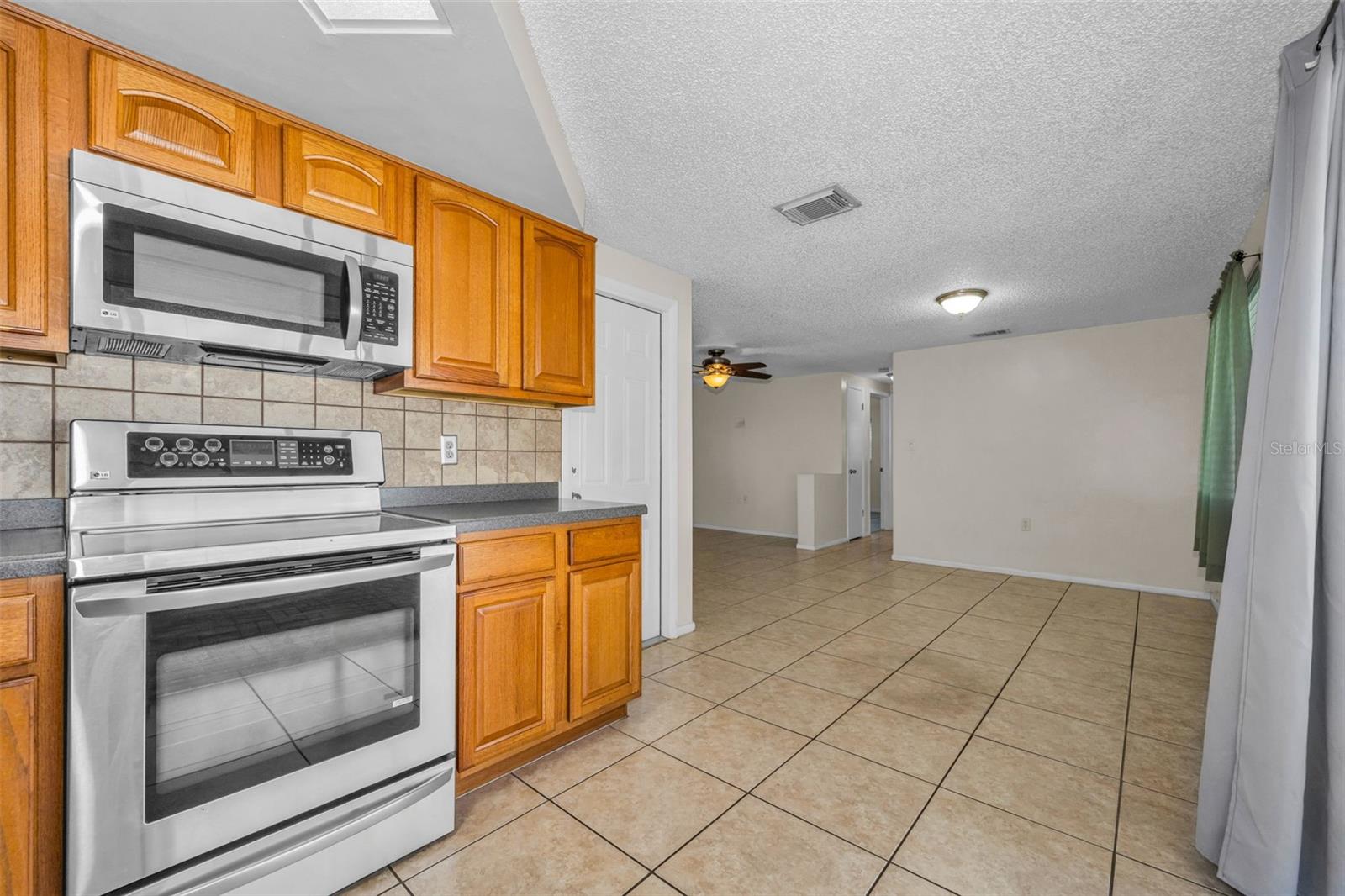 Listing photo id 16 for 1184 Chelsea Lane