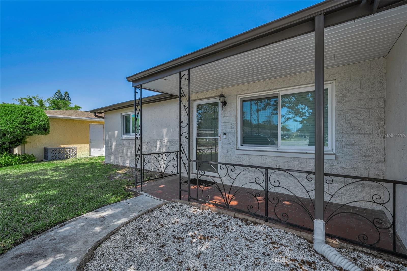 Listing photo id 3 for 1184 Chelsea Lane