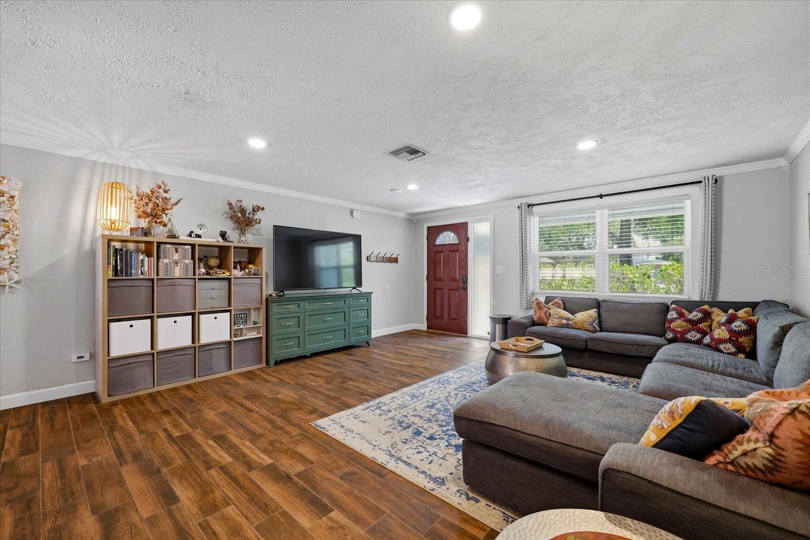 Image 10 of 65 For 5700 Harding Boulevard Ne