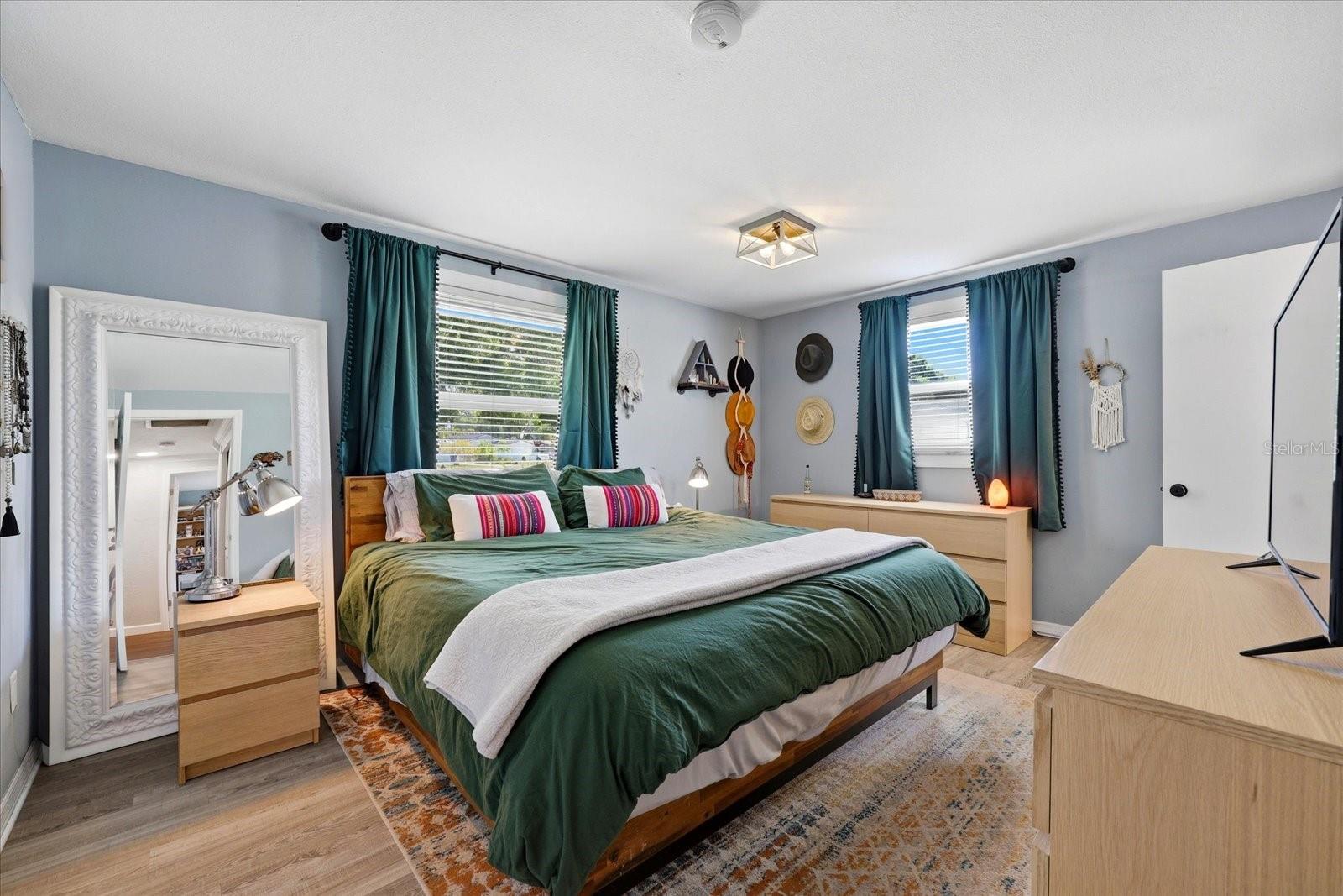 Image 24 of 65 For 5700 Harding Boulevard Ne