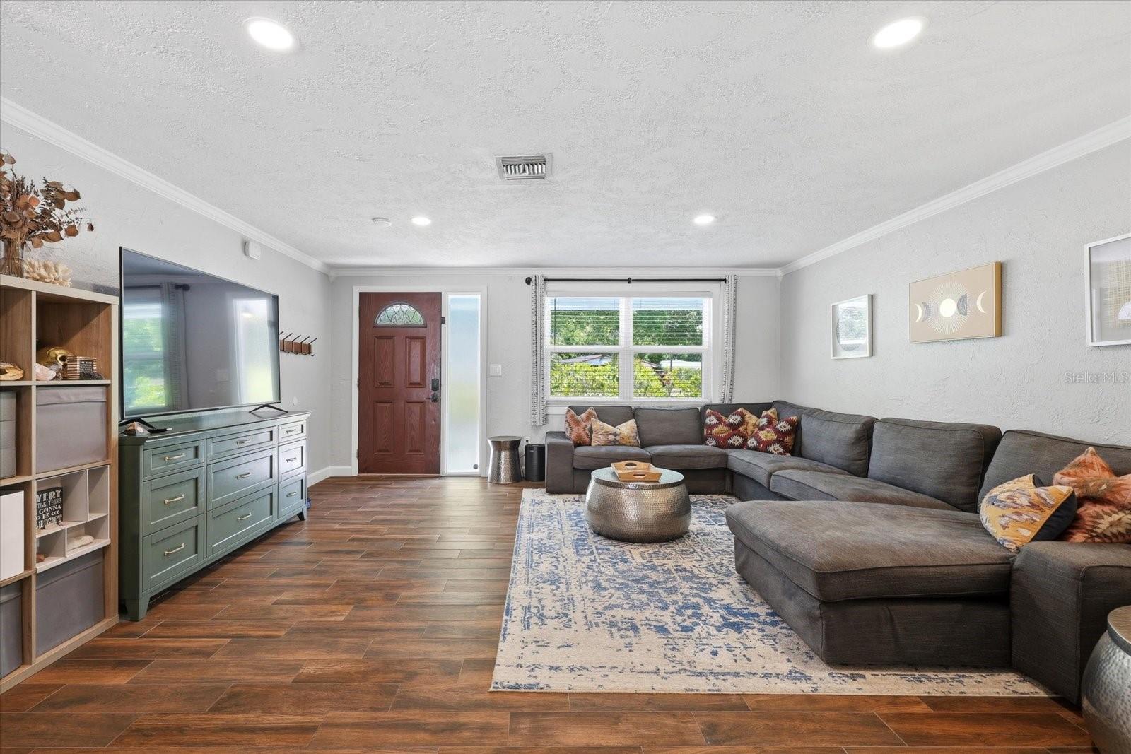 Image 7 of 65 For 5700 Harding Boulevard Ne