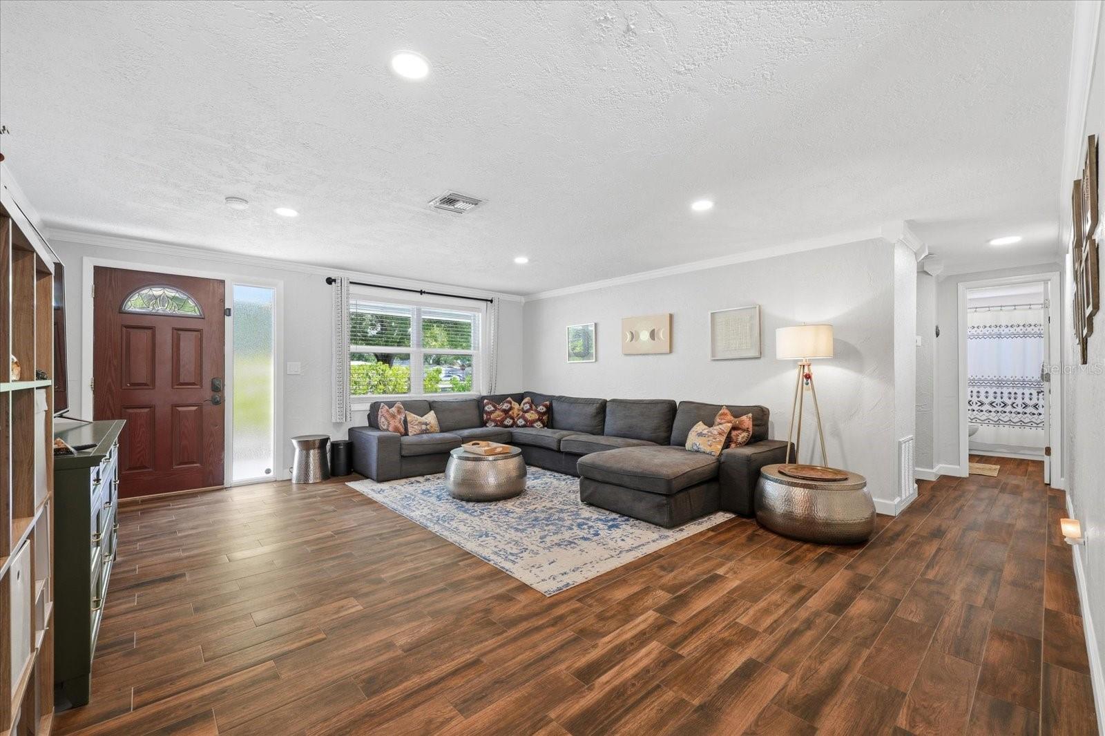 Image 8 of 65 For 5700 Harding Boulevard Ne