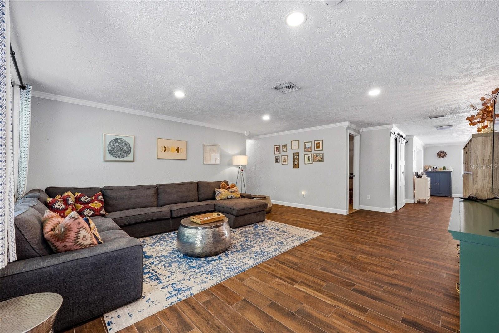 Image 9 of 65 For 5700 Harding Boulevard Ne