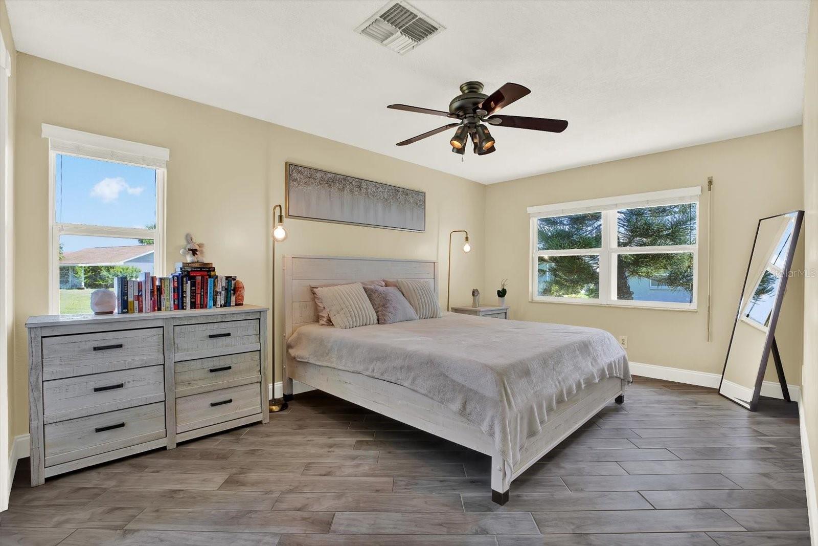 Image 15 of 29 For 10562 41st Court N