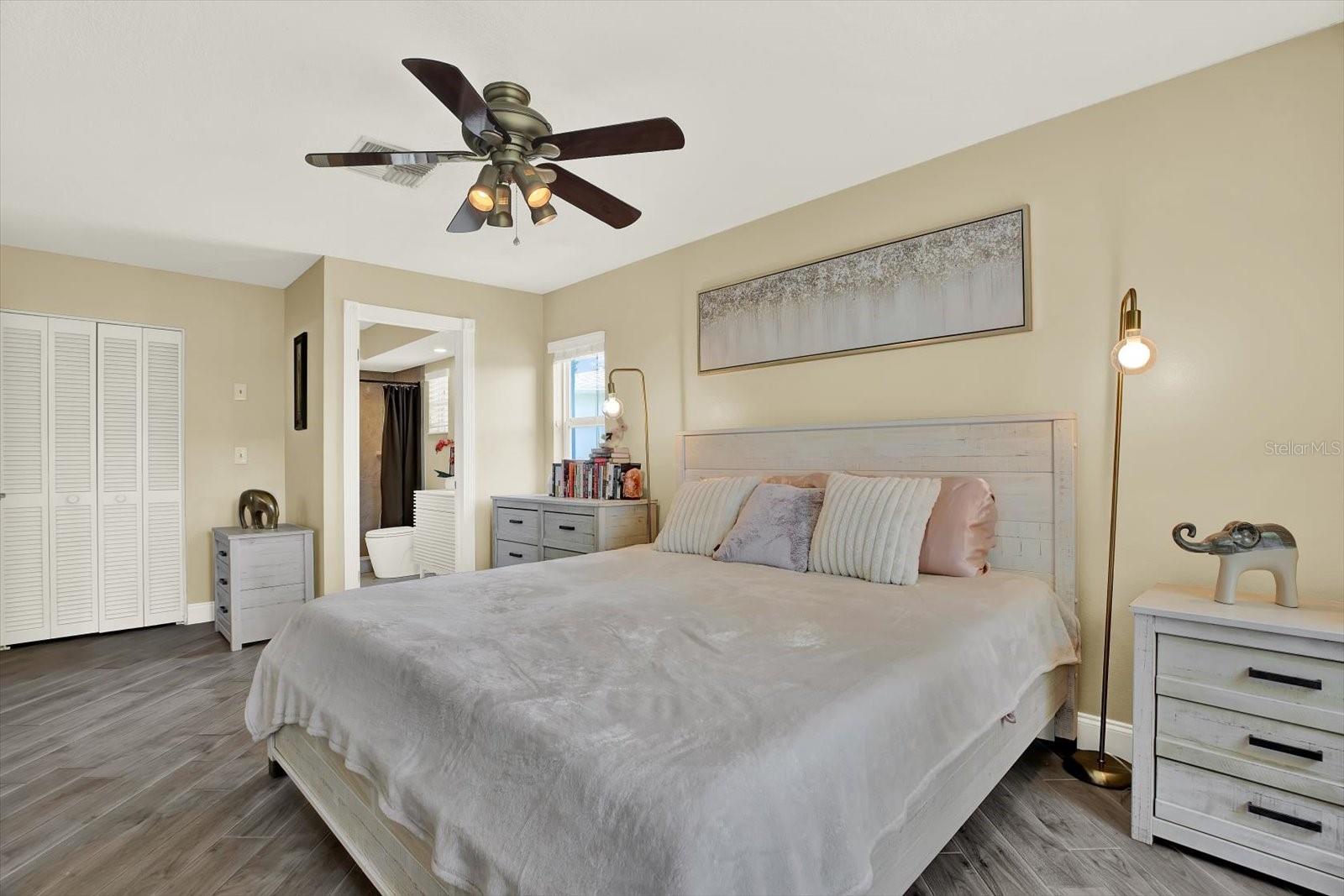 Image 16 of 29 For 10562 41st Court N