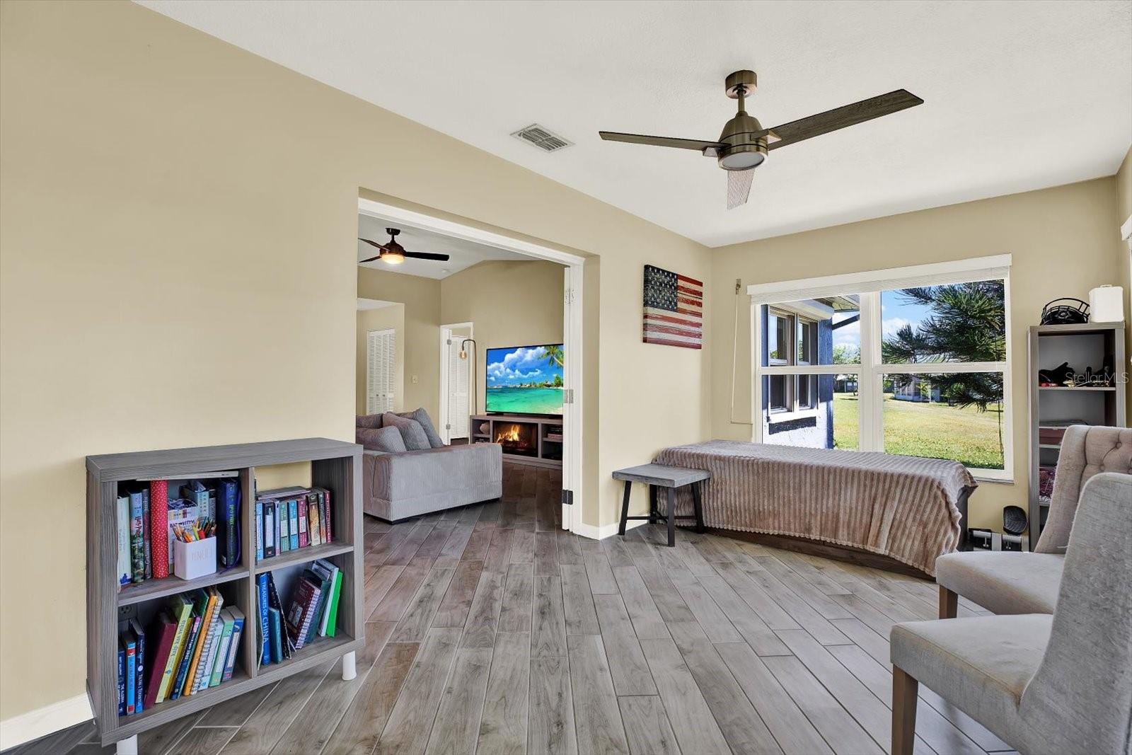 Image 24 of 29 For 10562 41st Court N