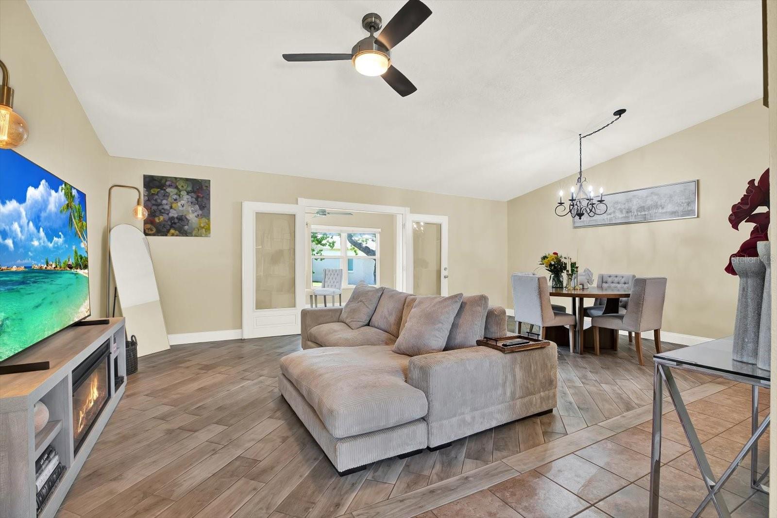 Image 6 of 29 For 10562 41st Court N