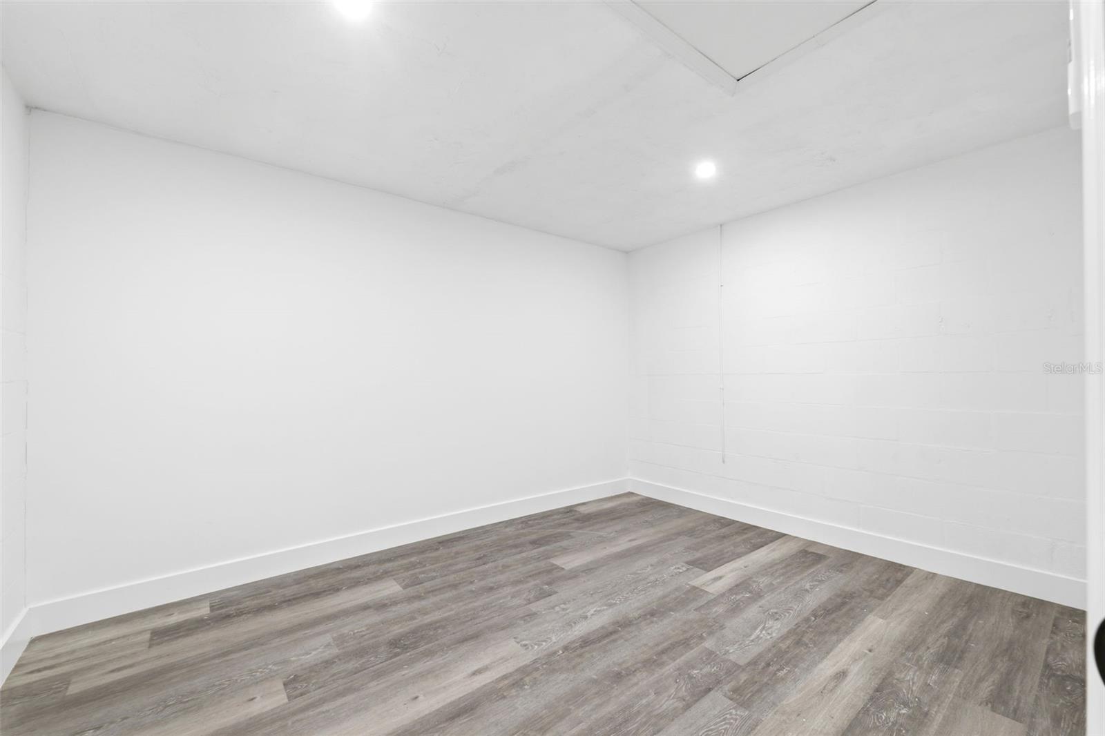 Image 4 of 8 For 3673 Rockaway Dr