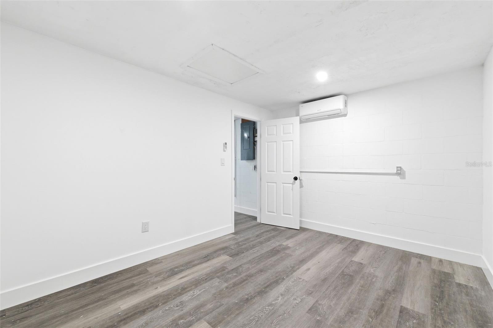 Image 5 of 8 For 3673 Rockaway Dr