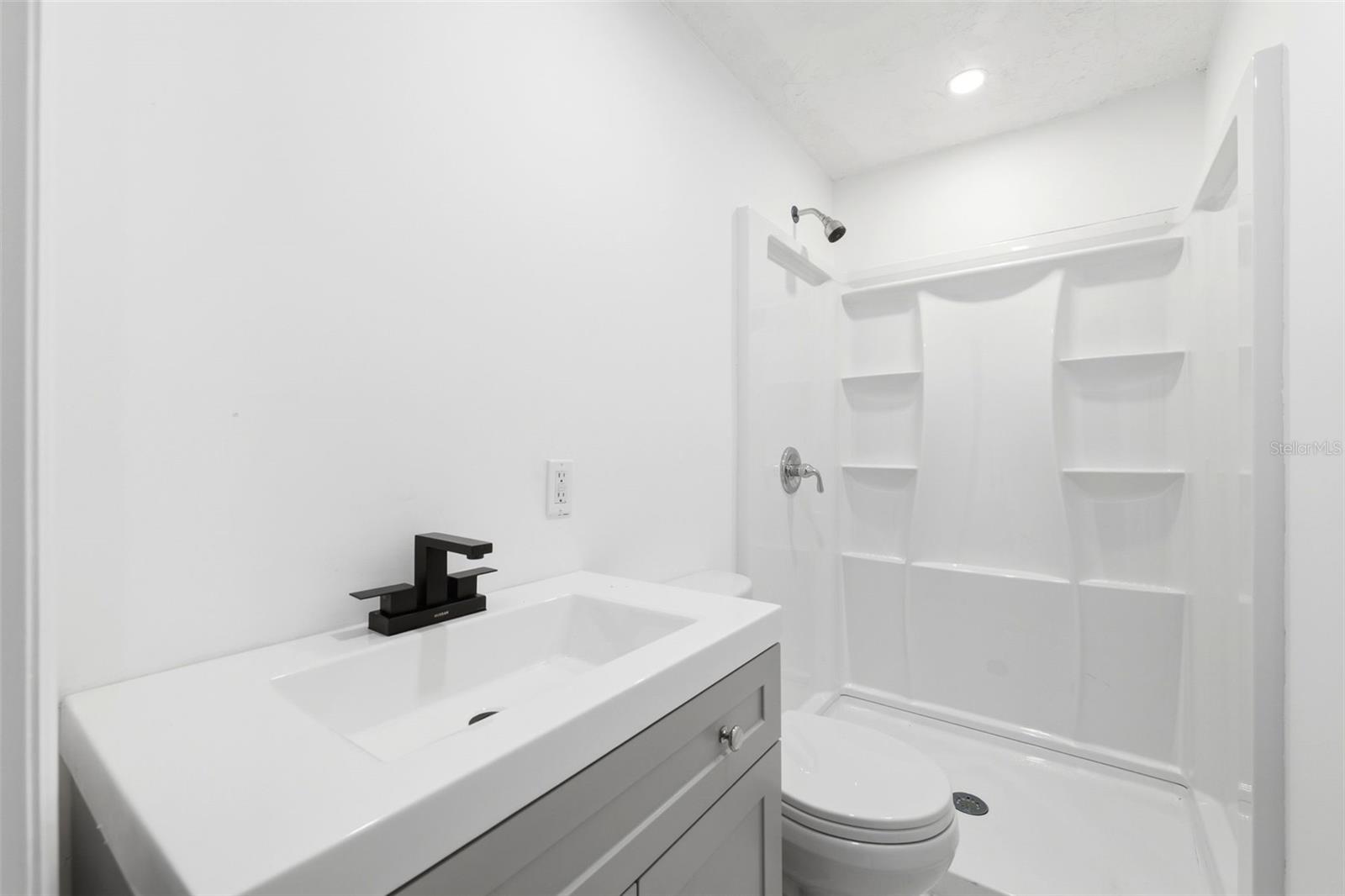 Image 6 of 8 For 3673 Rockaway Dr