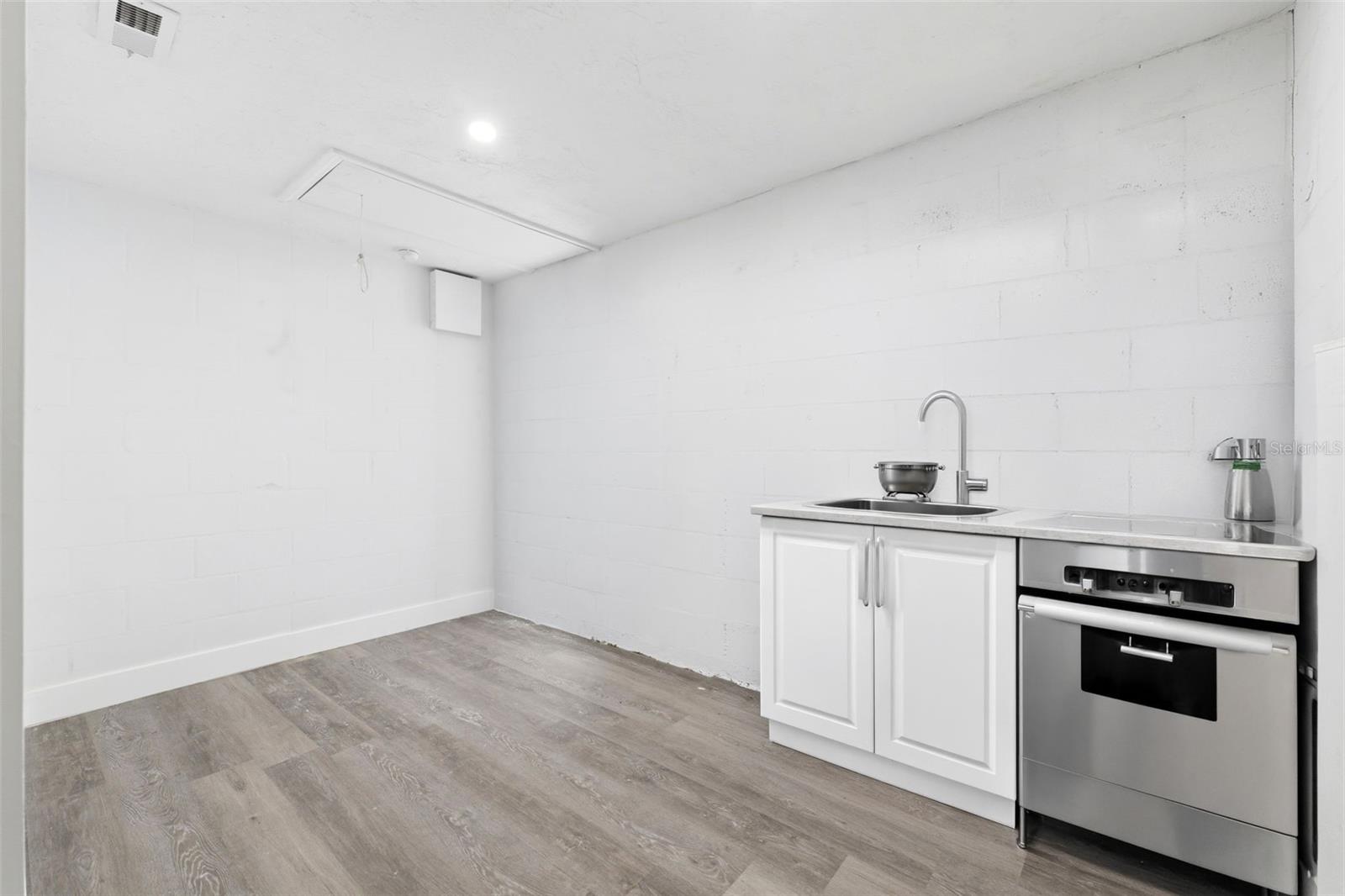 Image 8 of 8 For 3673 Rockaway Dr