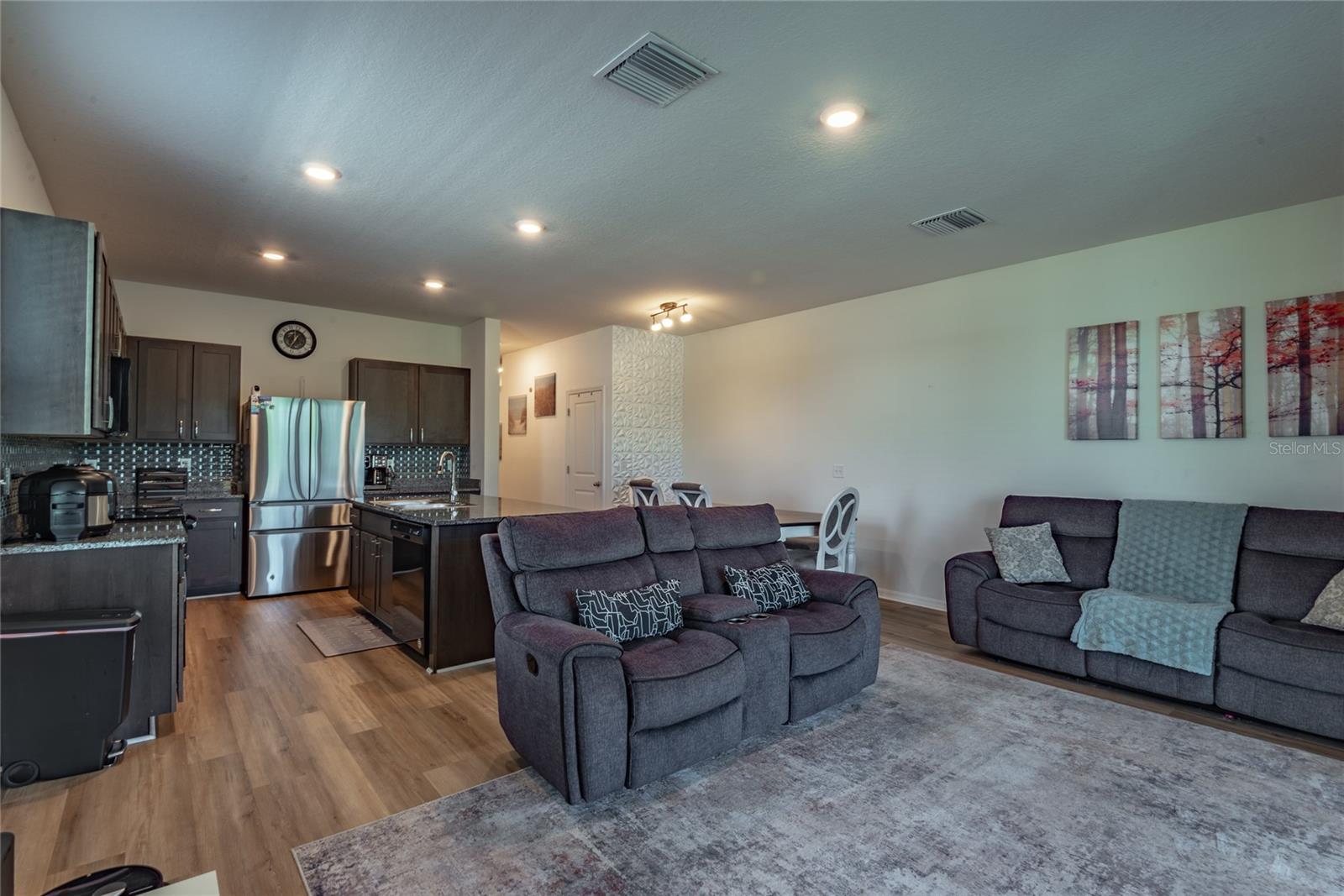 Image 3 of 54 For 3005 Suncoast Blend Drive