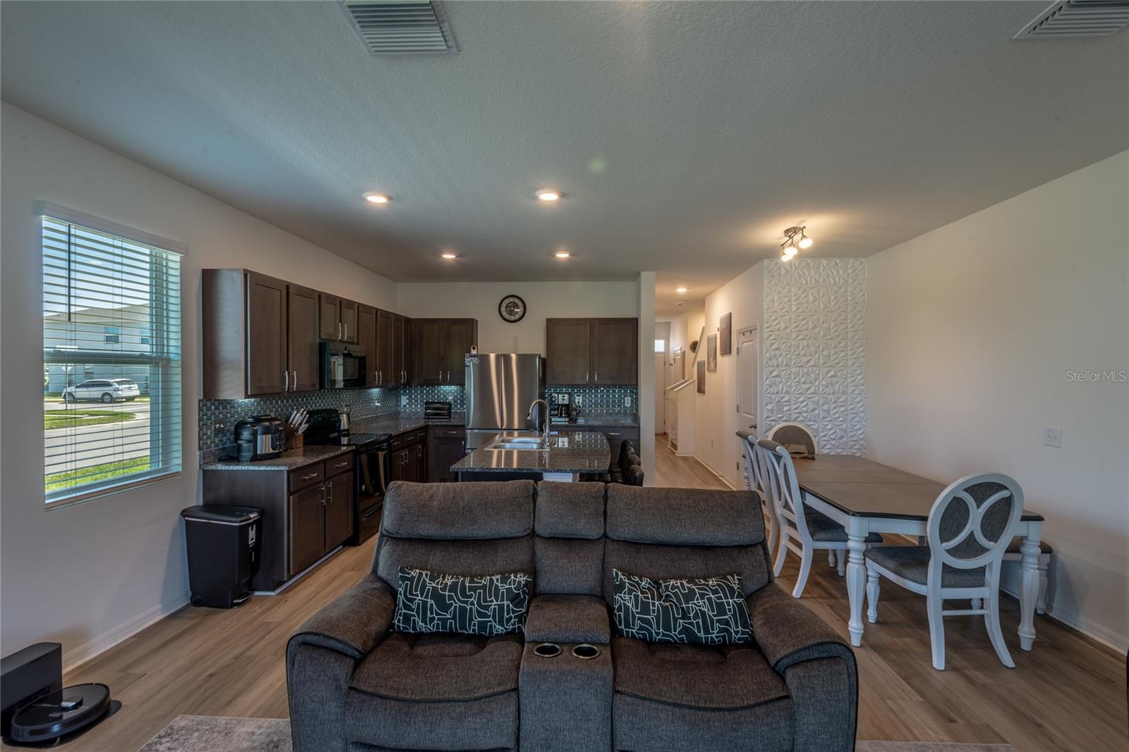 Image 5 of 54 For 3005 Suncoast Blend Drive