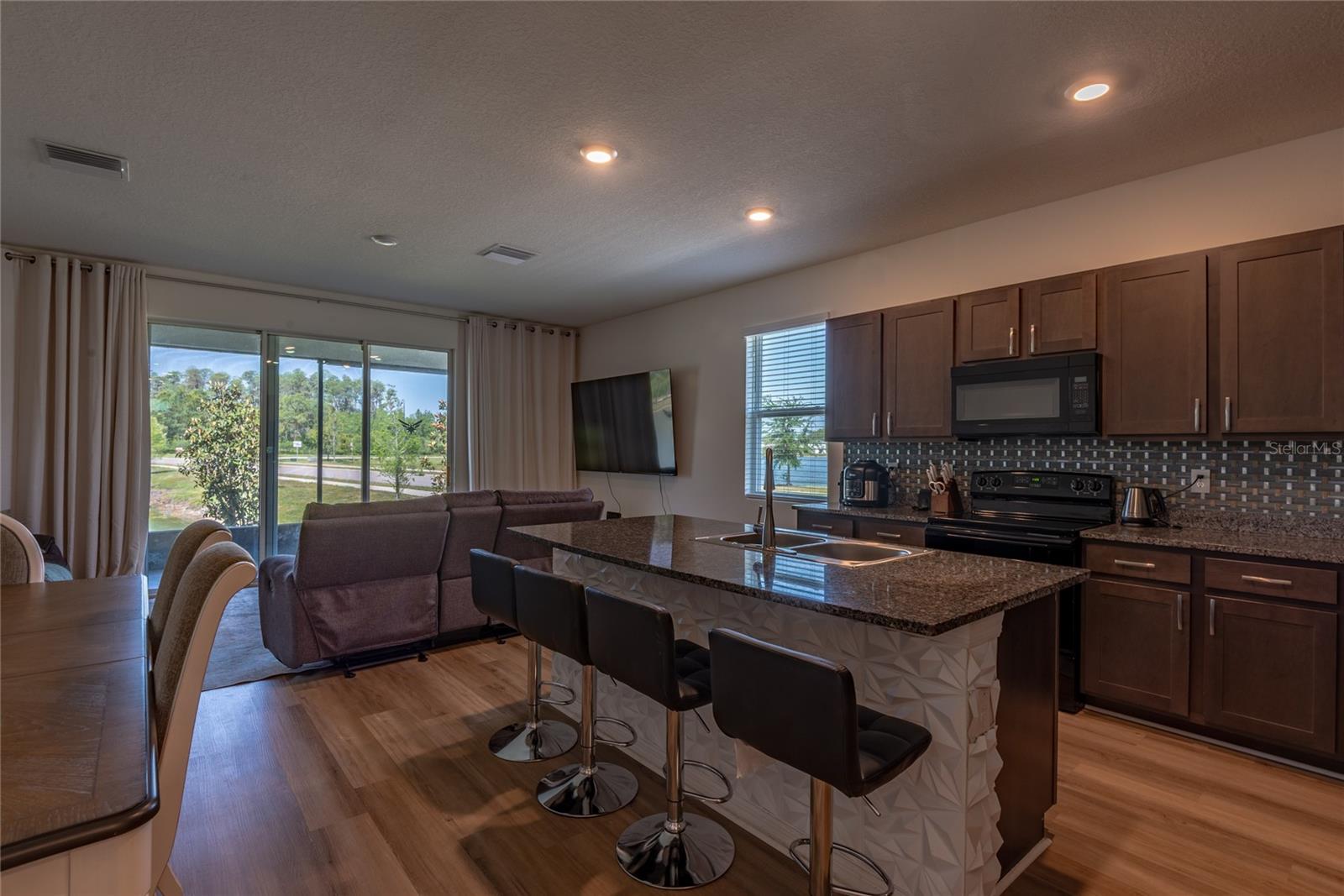 Image 6 of 54 For 3005 Suncoast Blend Drive