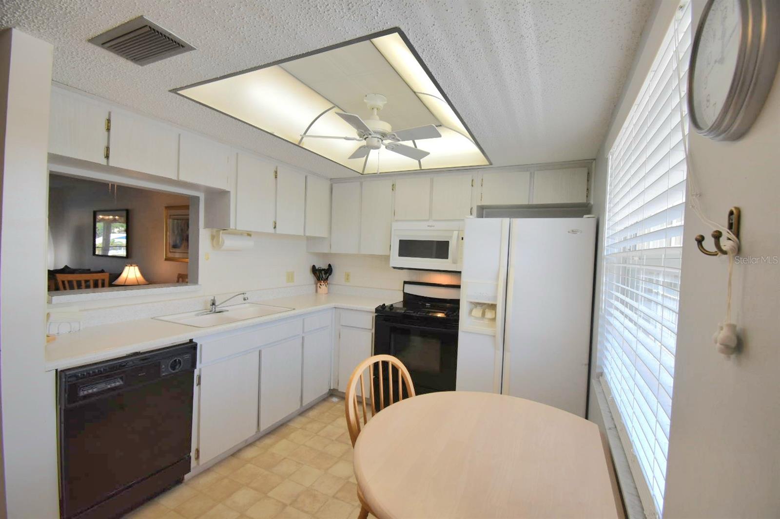 Image 18 of 22 For 936 Virginia Street 206