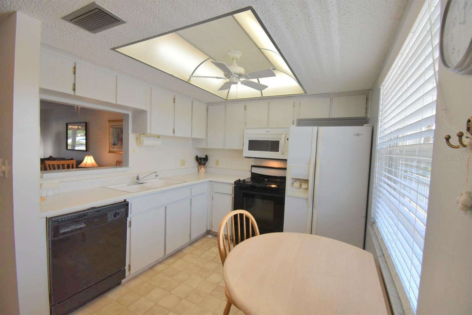 Image 19 of 22 For 936 Virginia Street 206